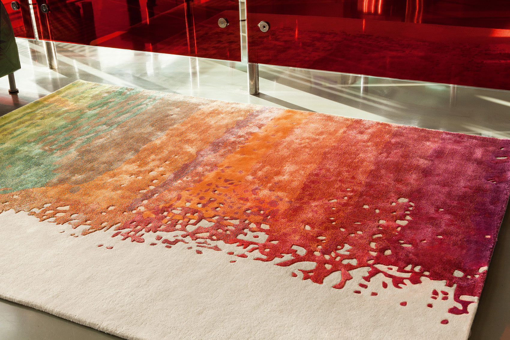 serge-lesage-tapis-cosmic-iris-tapis-d-grad-rose-orange-jaune image 1