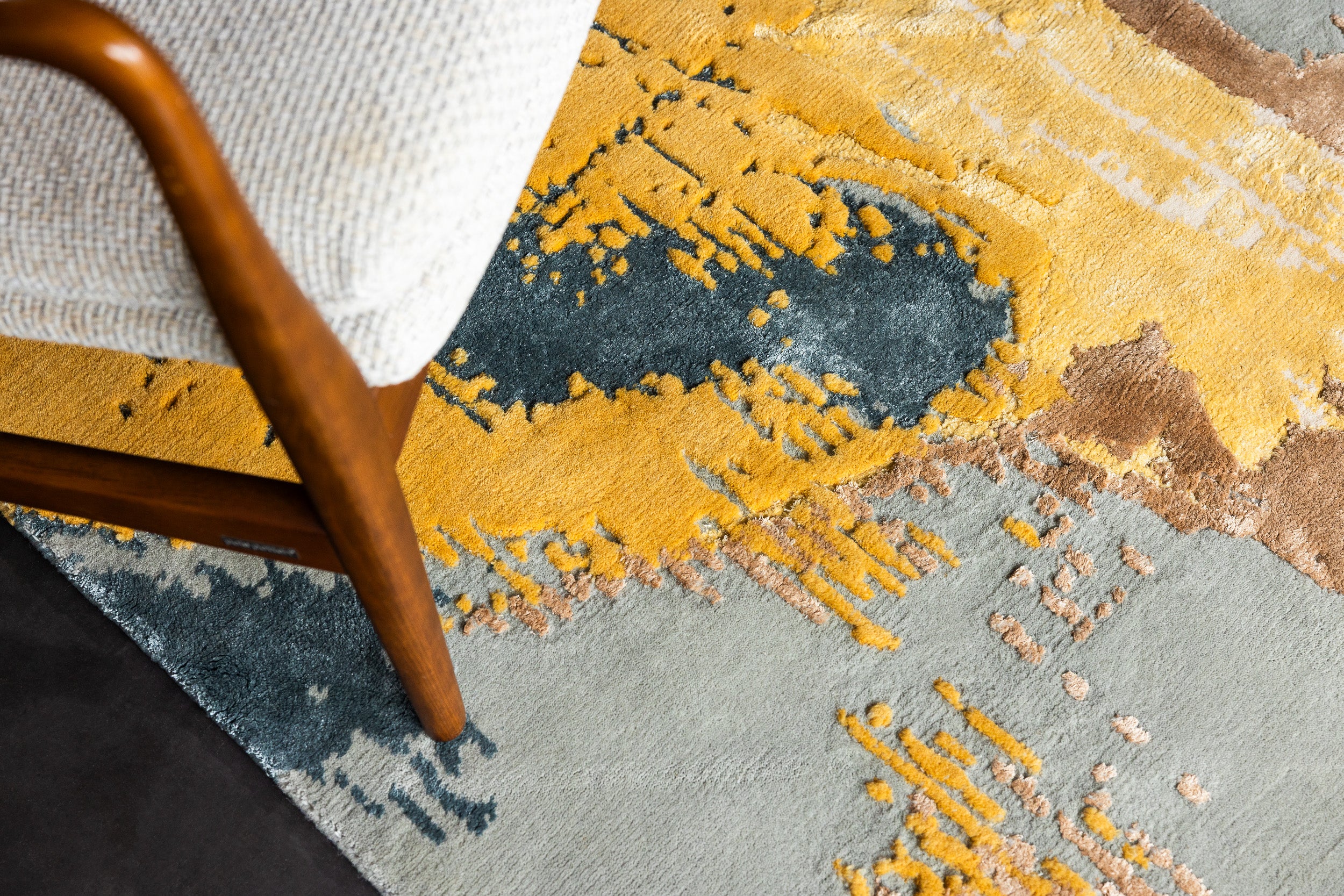 serge-lesage-tapis-eclat-dor-nou-main image 4