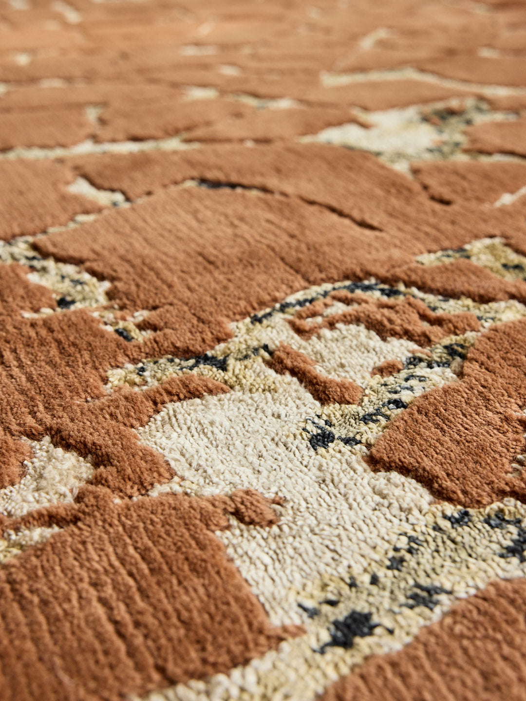 serge-lesage-tapis-kintsugi-acajou-tapis-nou-main image 3