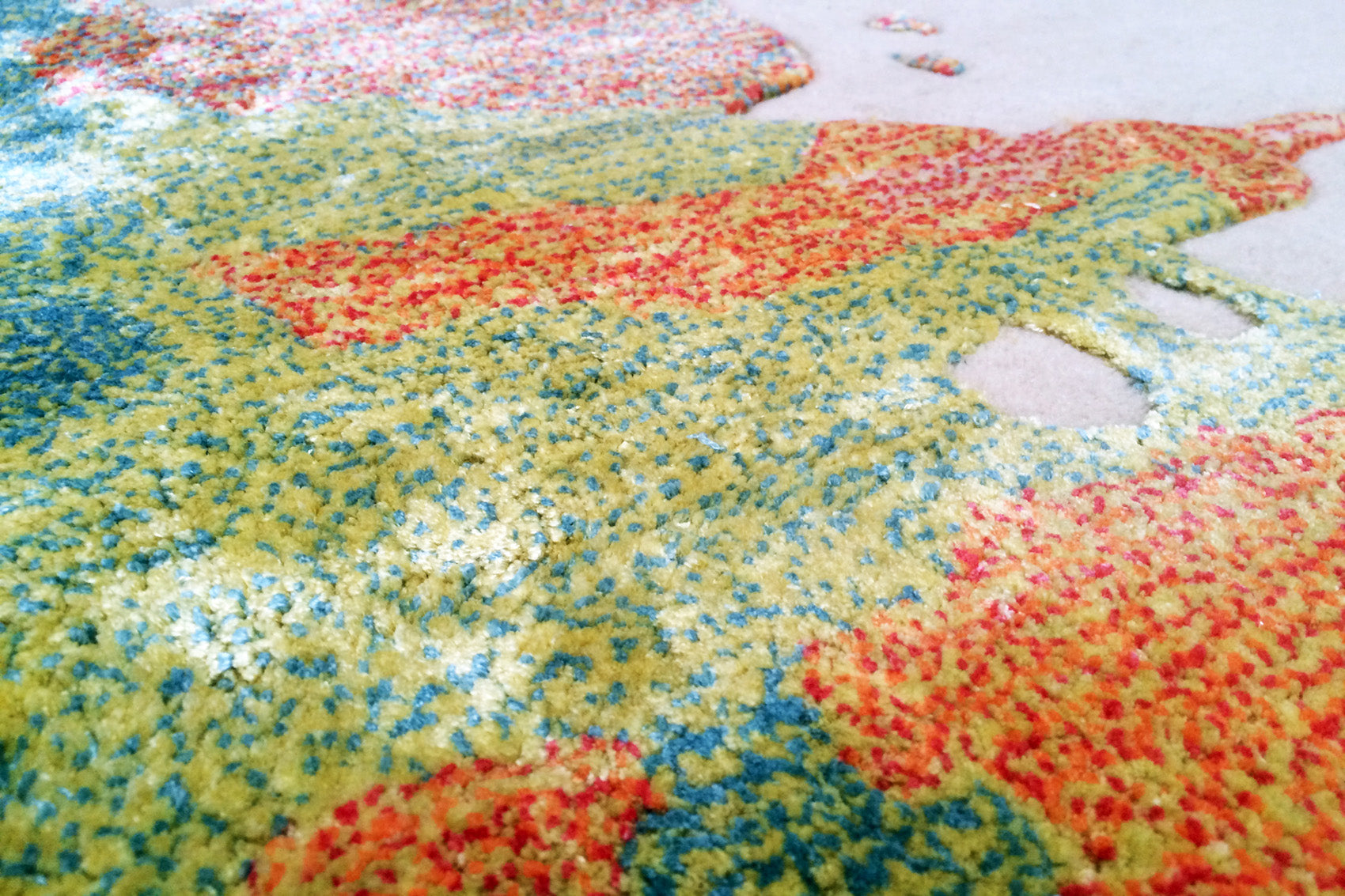 serge-lesage-tapis-cosmic-iris-tapis-d-grad-rose-orange-jaune image 3