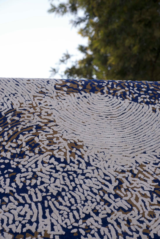 serge-lesage-tapis-niebla-lapis-lazuli-tapis-bleu-tuft-main image 2