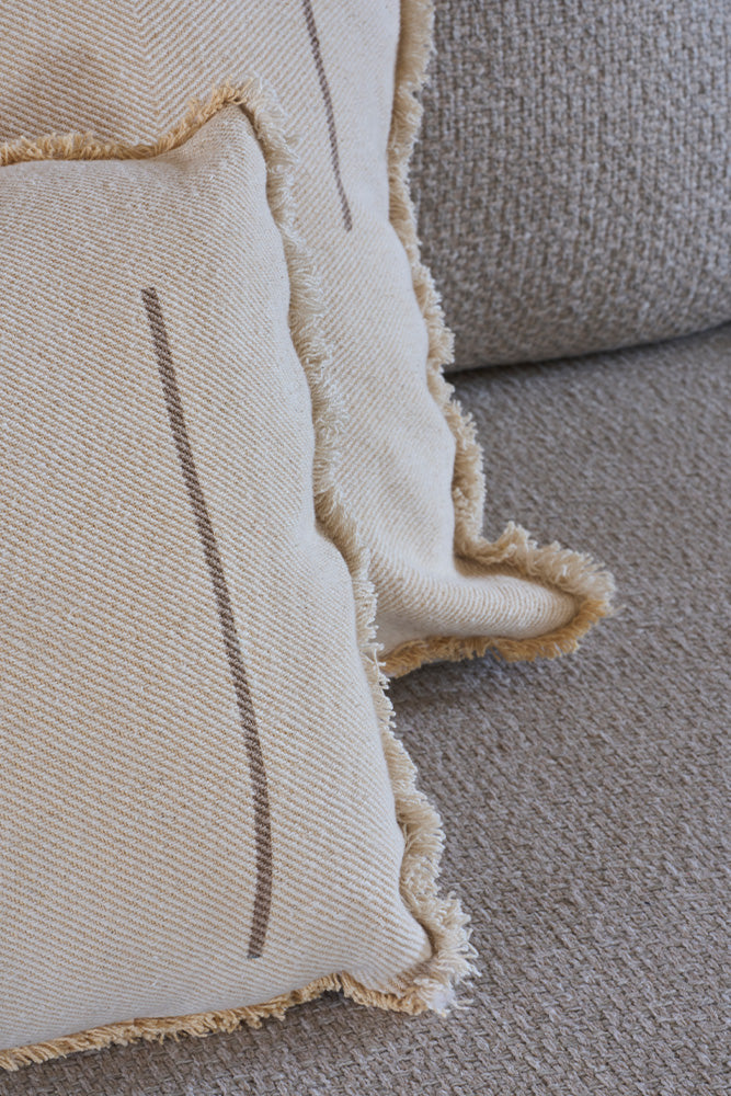 lorena-canals-coussin-carr-vertical-natural-coussin-coton-artisanal image 2