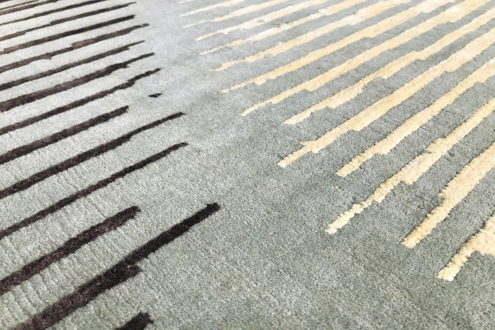 serge-lesage-motion-celadon-tendre-tapis-uni-textur-fait-main image 3