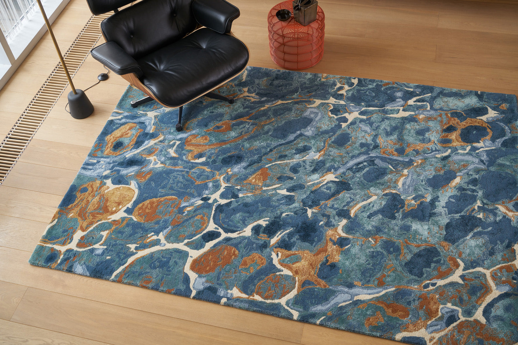 tapis-serge-lesage-text-bleute-170x240-faux-uni-bleu-textur image 2
