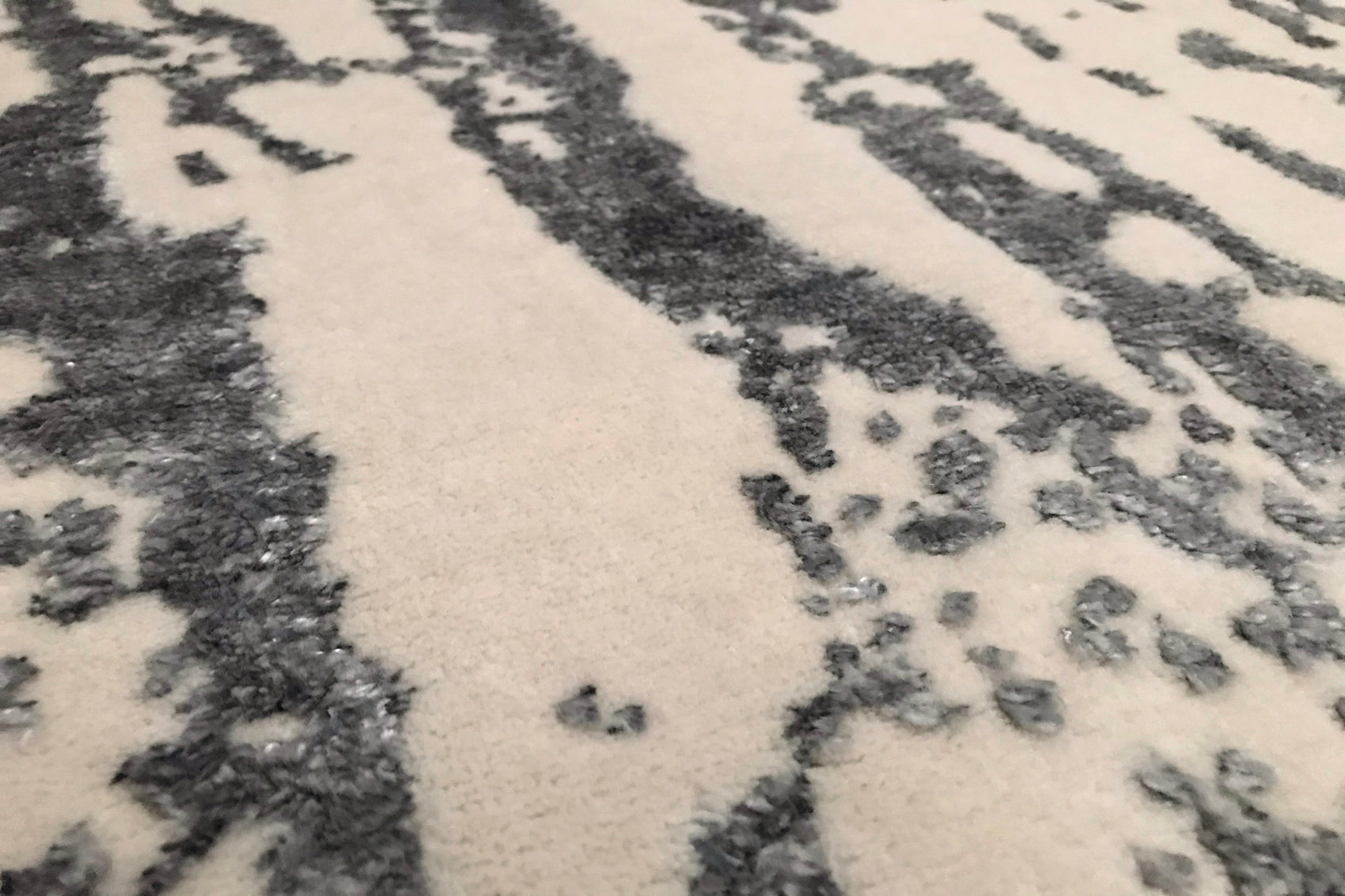 serge-lesage-memories-tapis-cru-effet-craquel image 3