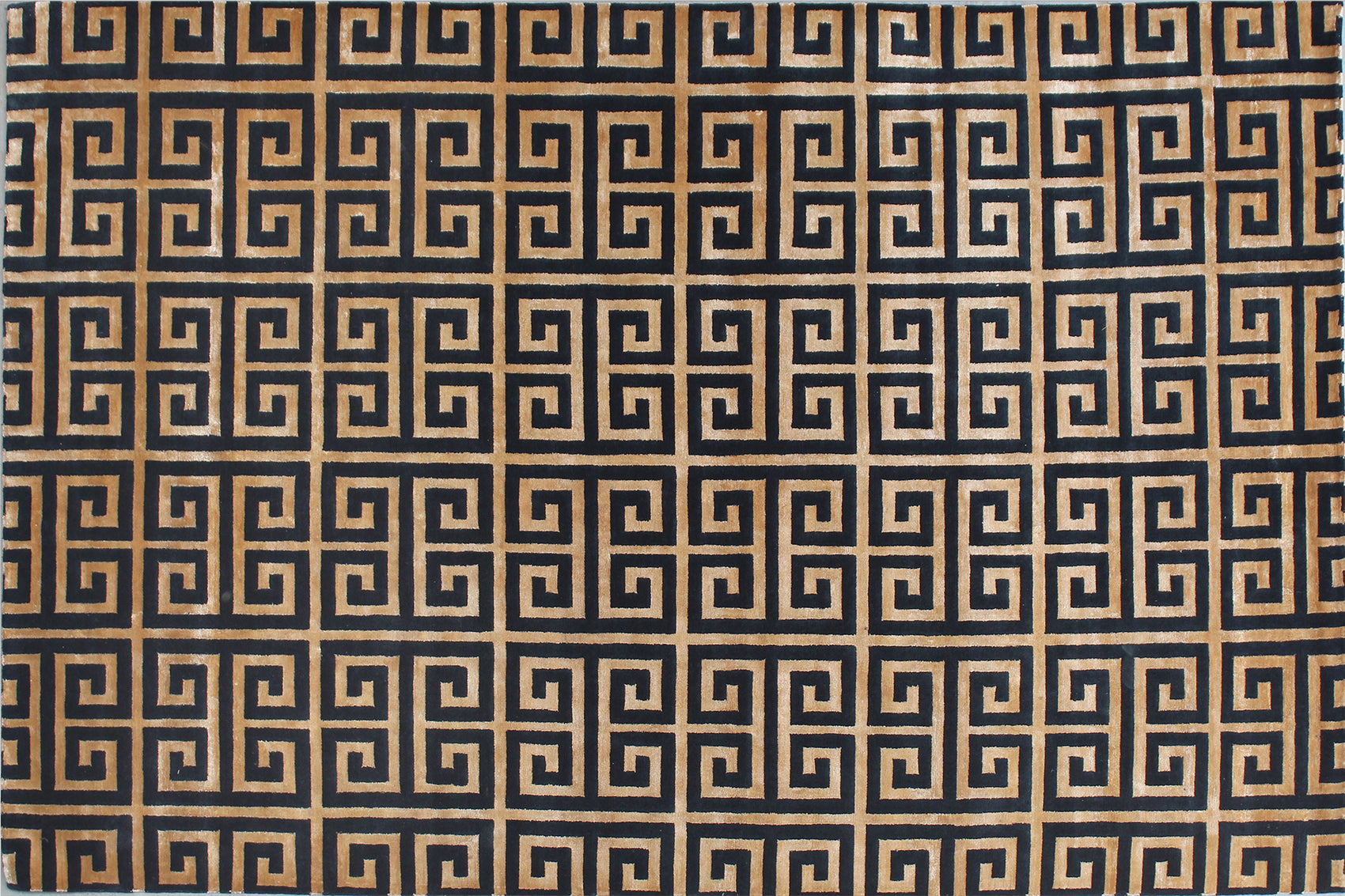 serge-lesage-labyrinth-ii-tapis-noir-et-or-200x300 image 1