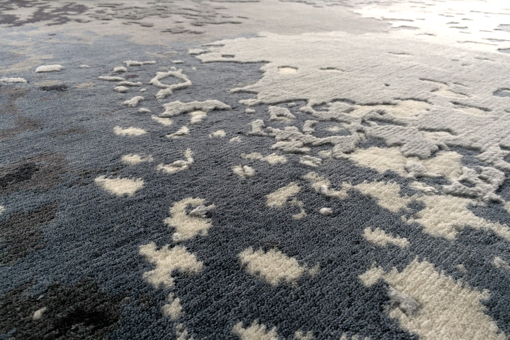 serge-lesage-crazed-onde-bleut-e-tapis-contemporain image 3