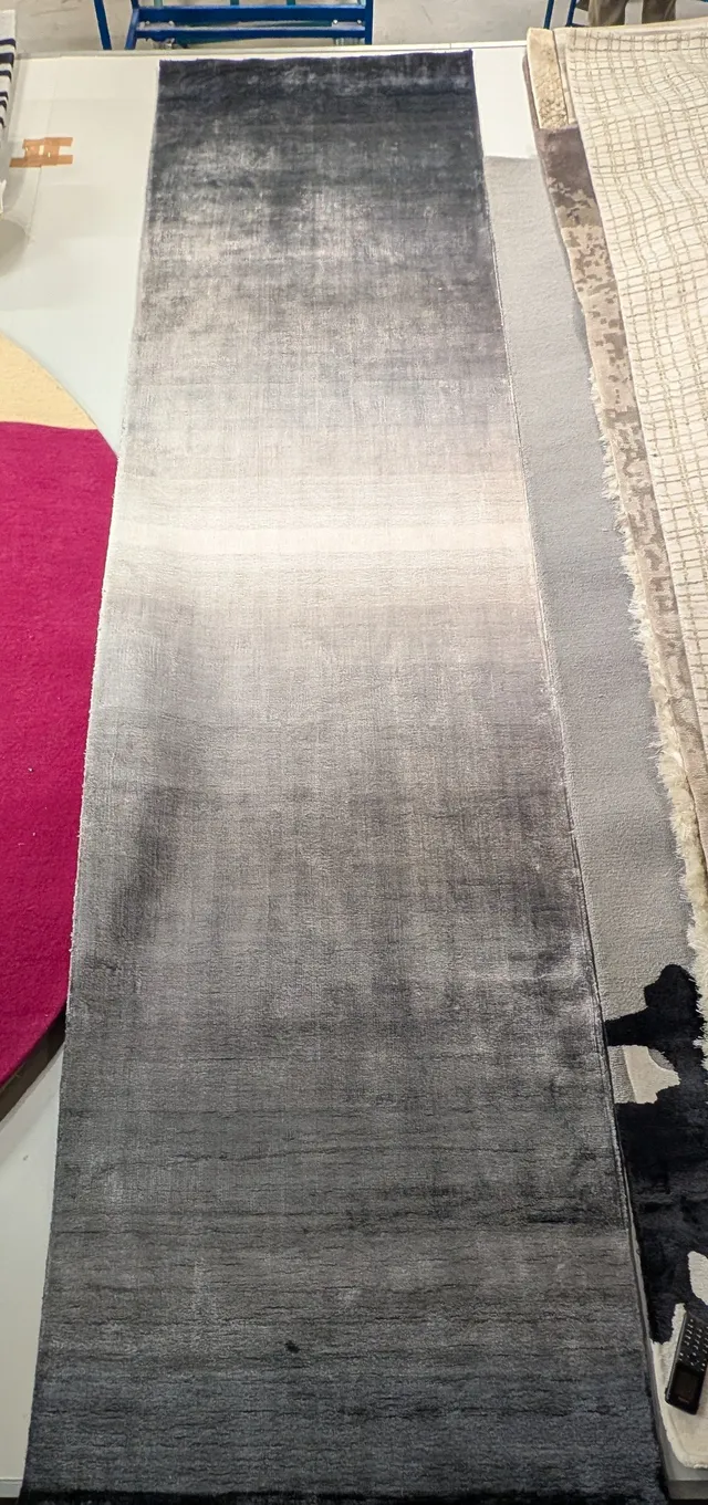 serge-lesage-tapis-greenpoint-gris-couloir-100x400 image 1