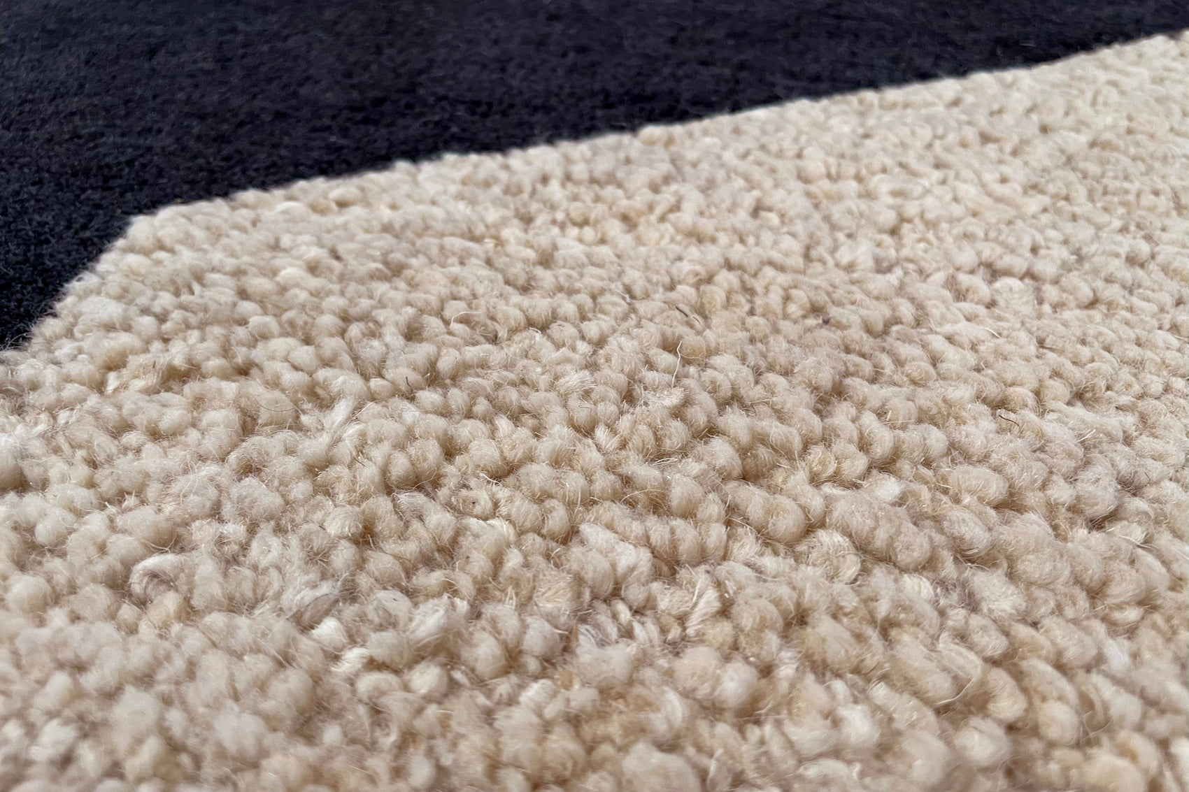 serge-lesage-tapis-limaa-noir-blanc image 3