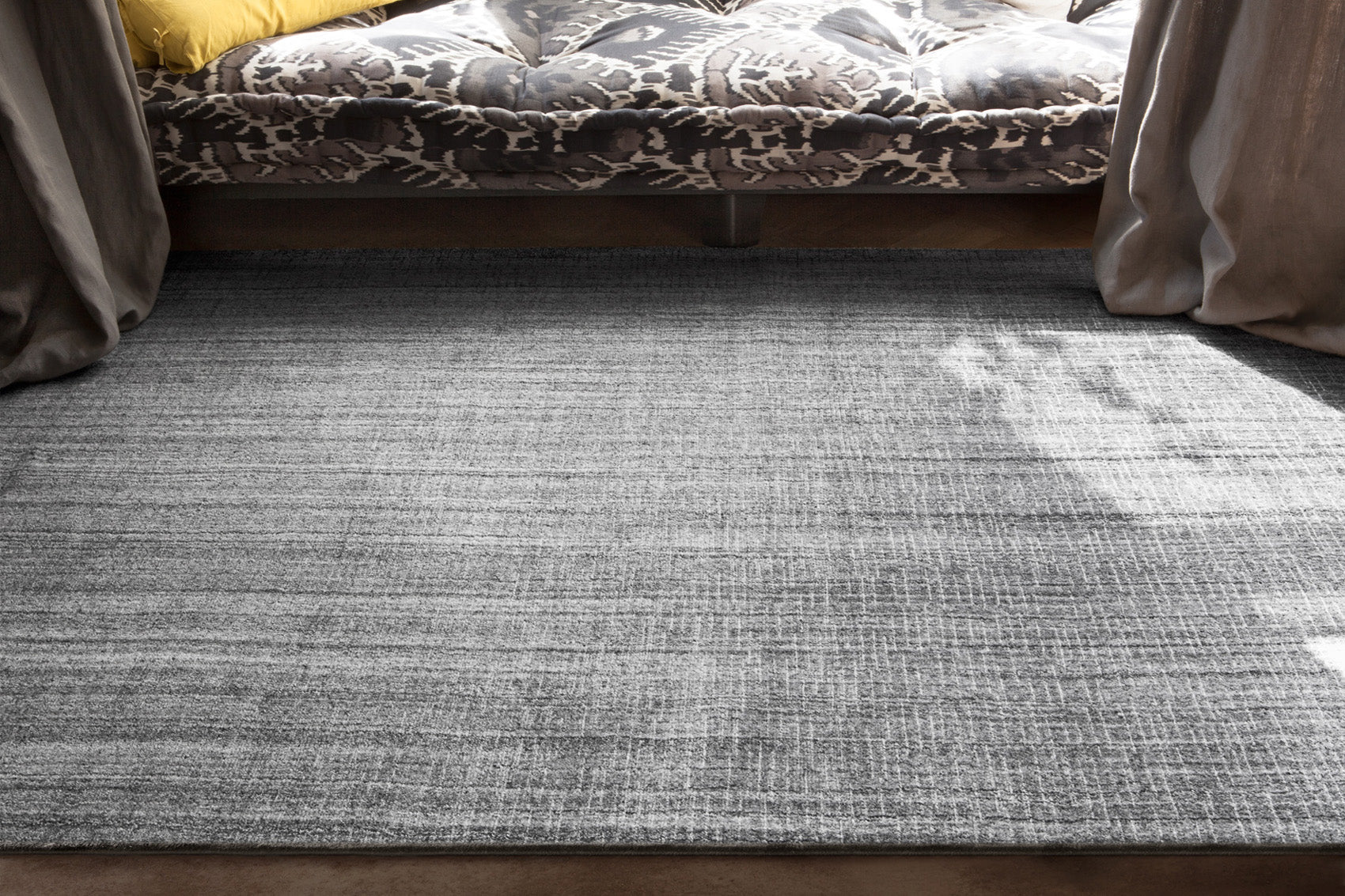 serge-lesage-nolita-gris-chine-200x200-tapis-carr-contemporain image 2