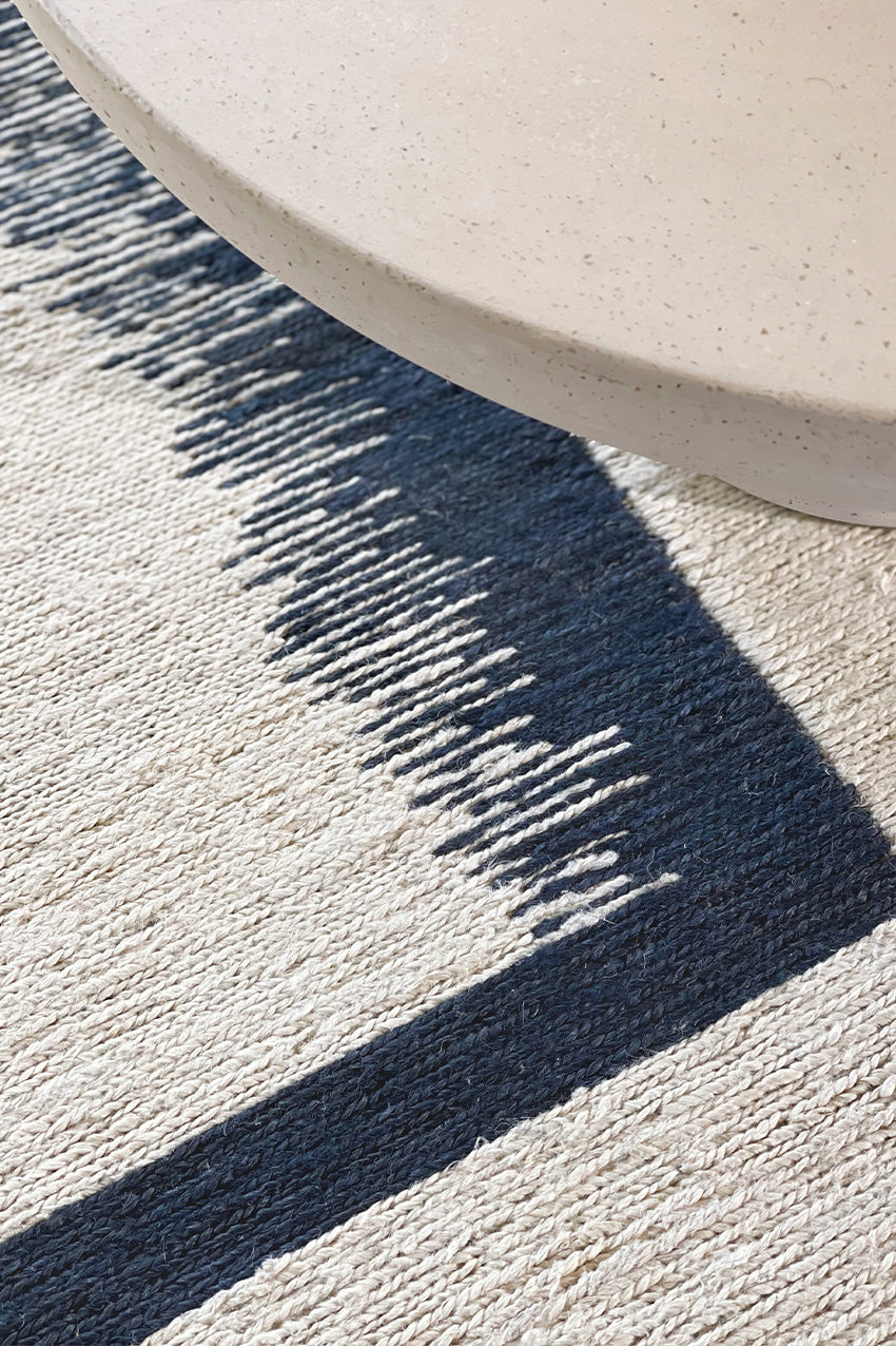 toulemonde-bochart-ciutadella-tapis-bleu-jute-dor-nou-main-g-om-trique image 6