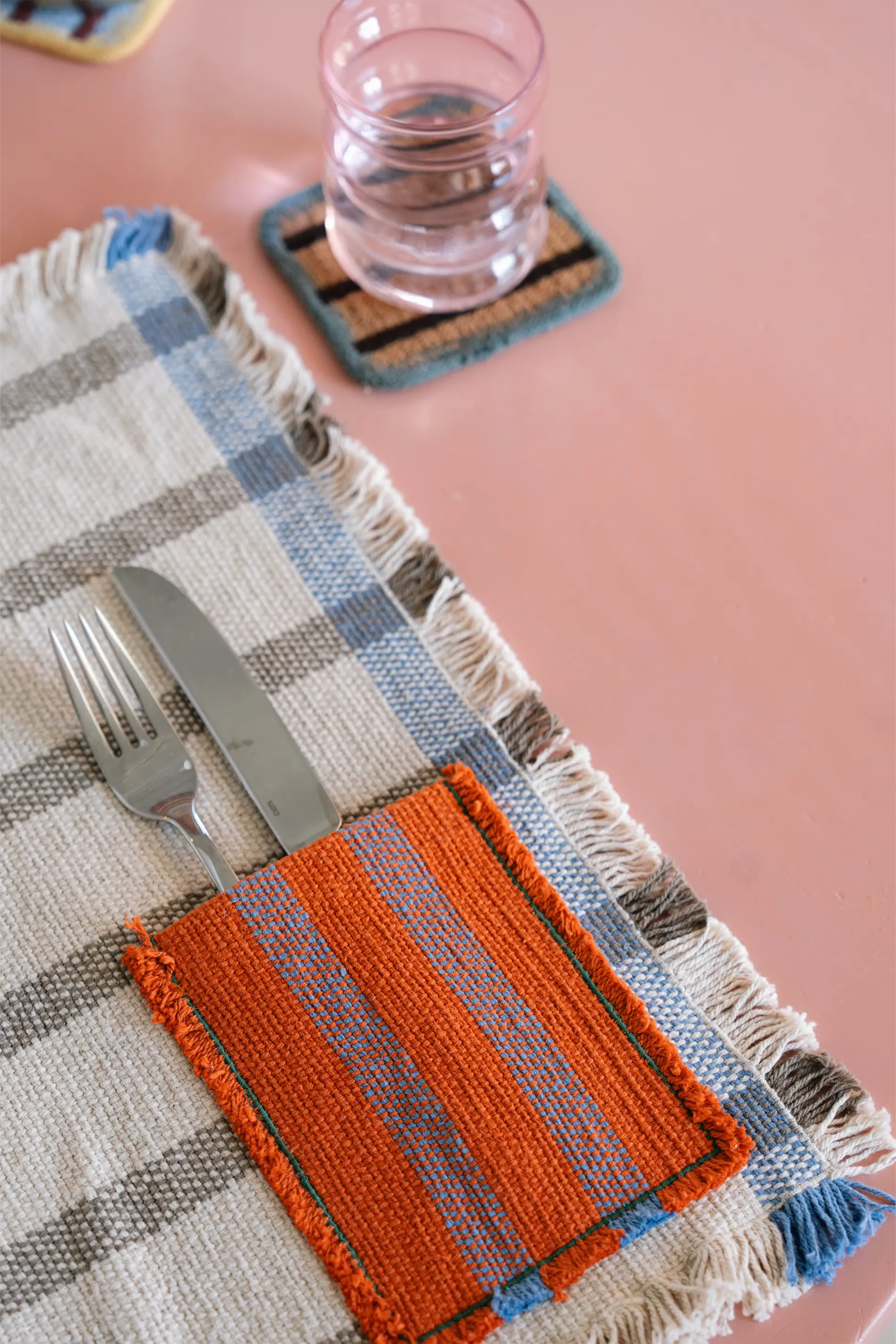 lorena-canals-handloom-soil-brown-lot-de-2-sets-de-table-avec-poche image 4