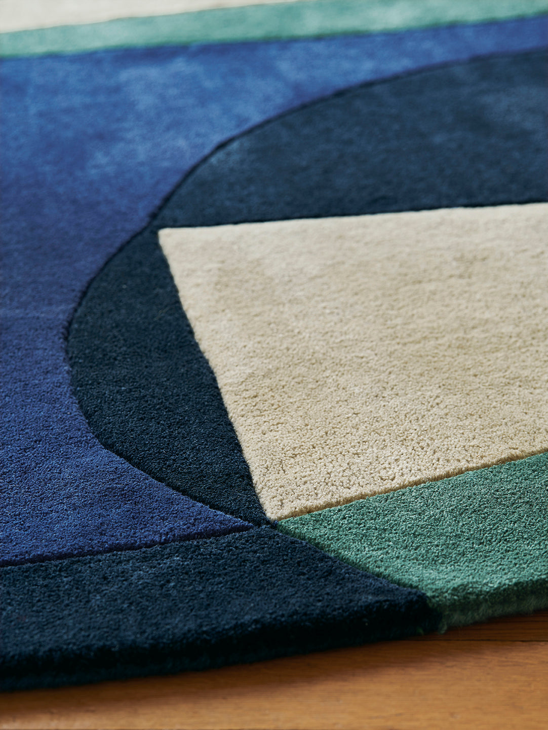 toulemonde-bochart-polia-tapis-bleu-en-laine-tuft-main image 3