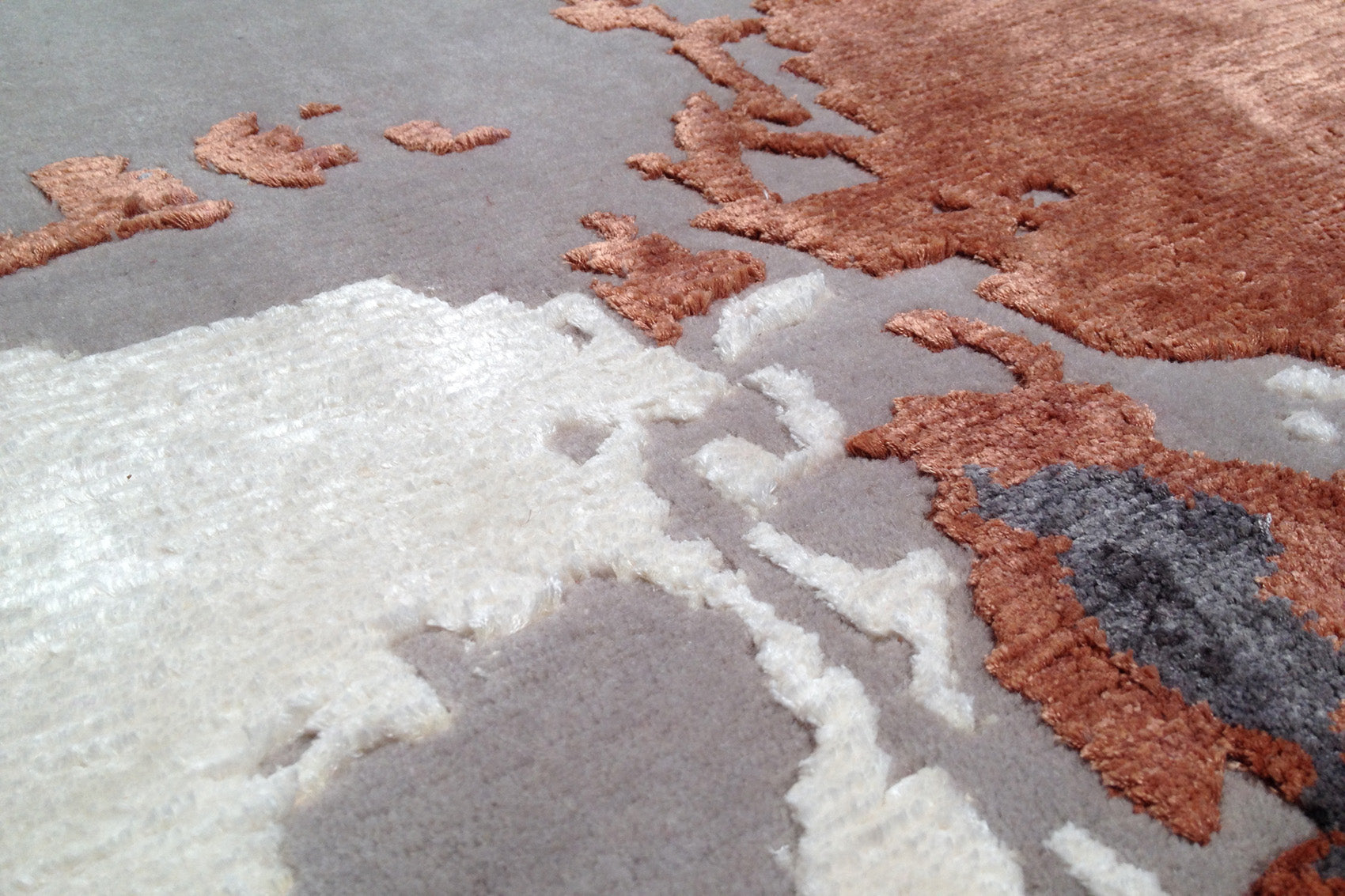 serge-lesage-bridge-tapis-contemporain-acajou image 3