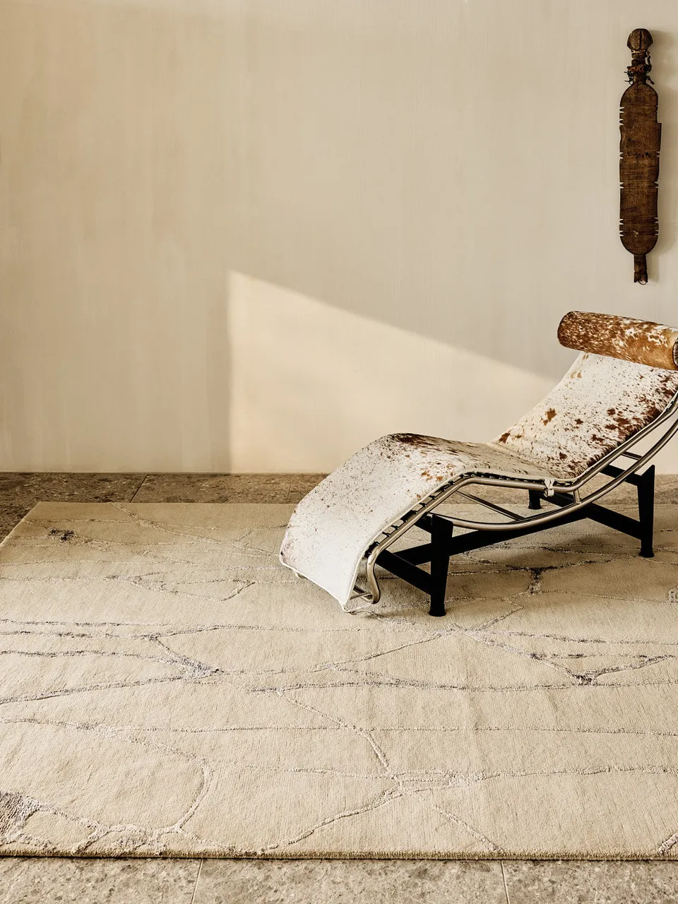 serge-lesage-craquel-tapis-contemporain-gris-cr-me image 1