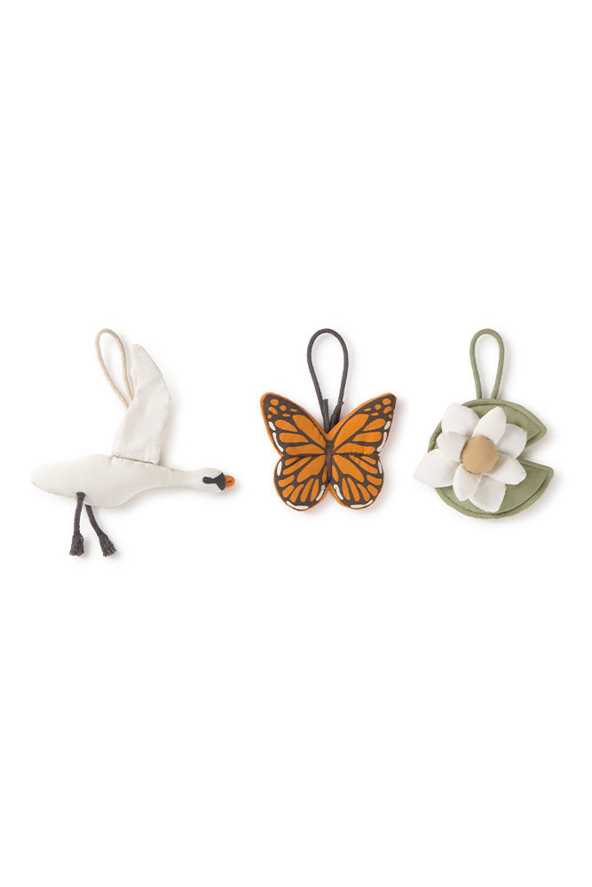 lorena-canals-ensemble-3-hochets-suspendus-swan-jouets-d-veil image 1