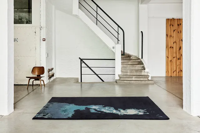 serge-lesage-behind-bleu-tapis-d-grad-bleus-fait-main image 1