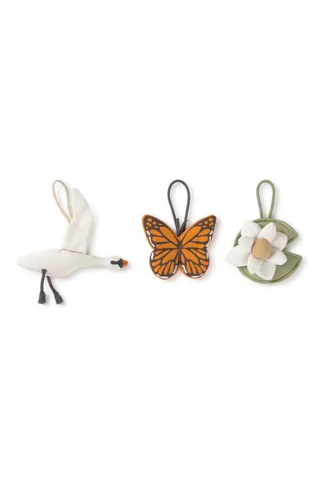 lorena-canals-ensemble-3-hochets-suspendus-swan-jouets-d-veil image 1