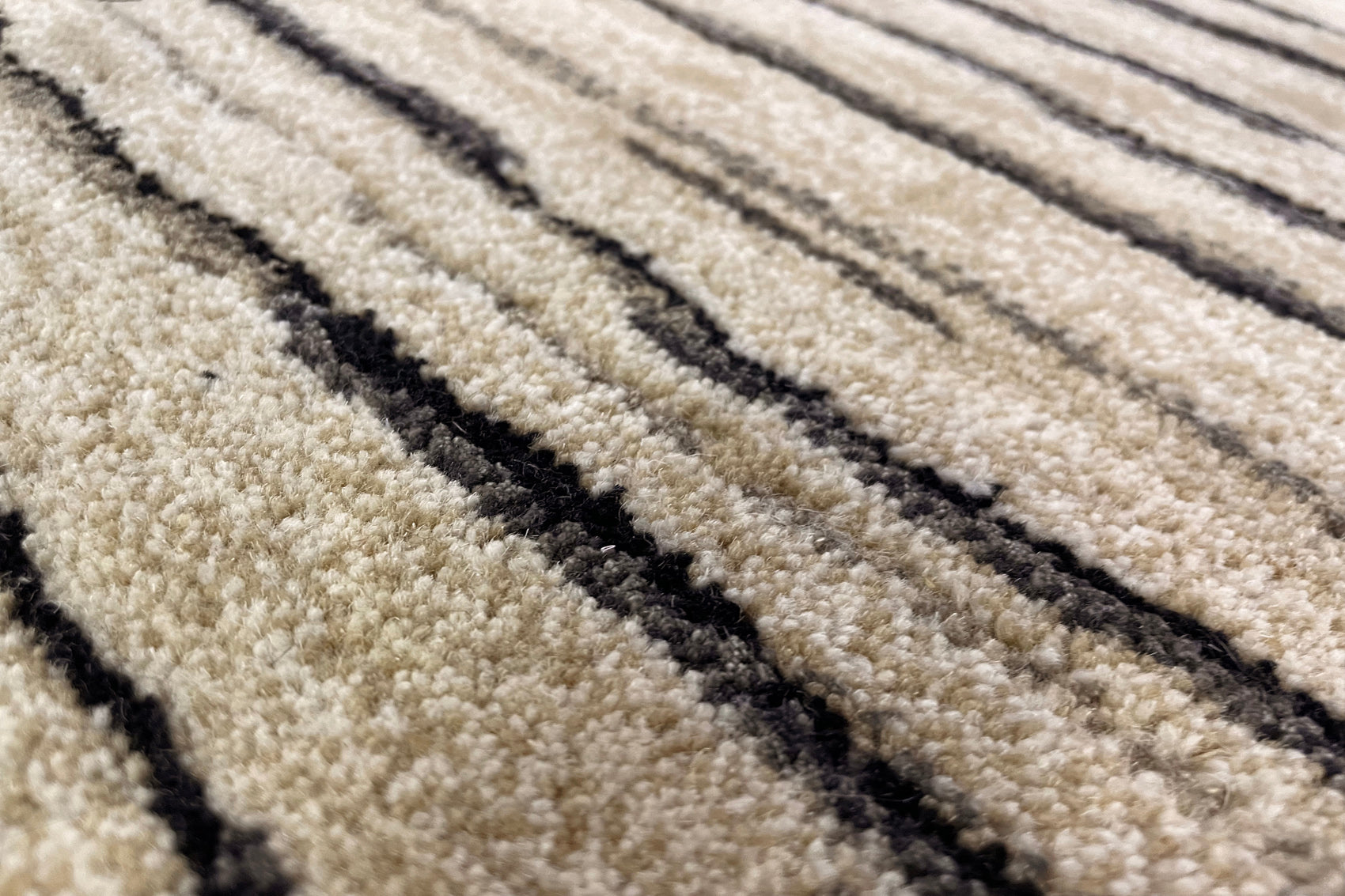 serge-lesage-tapis-pleats-gris-rocaille image 3