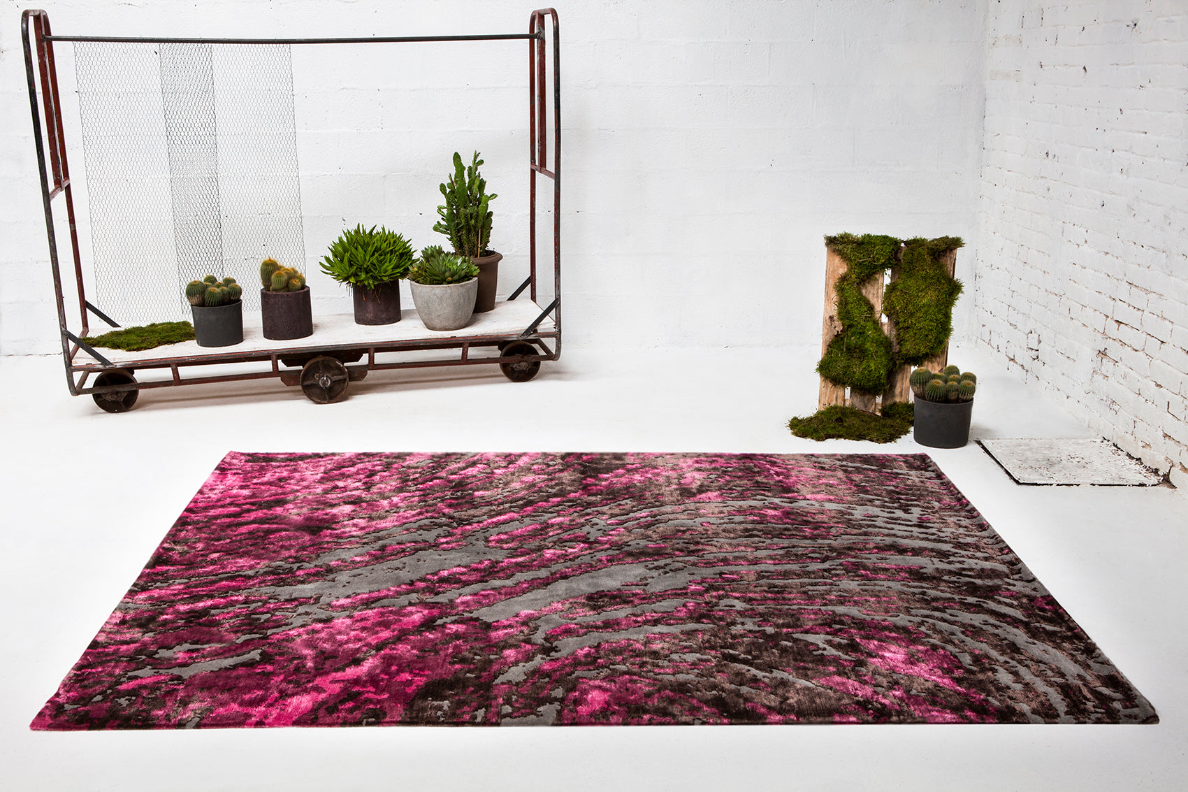 serge-lesage-grass-rose-fuchsia-tapis-laine-et-soie-v-g-tale image 1