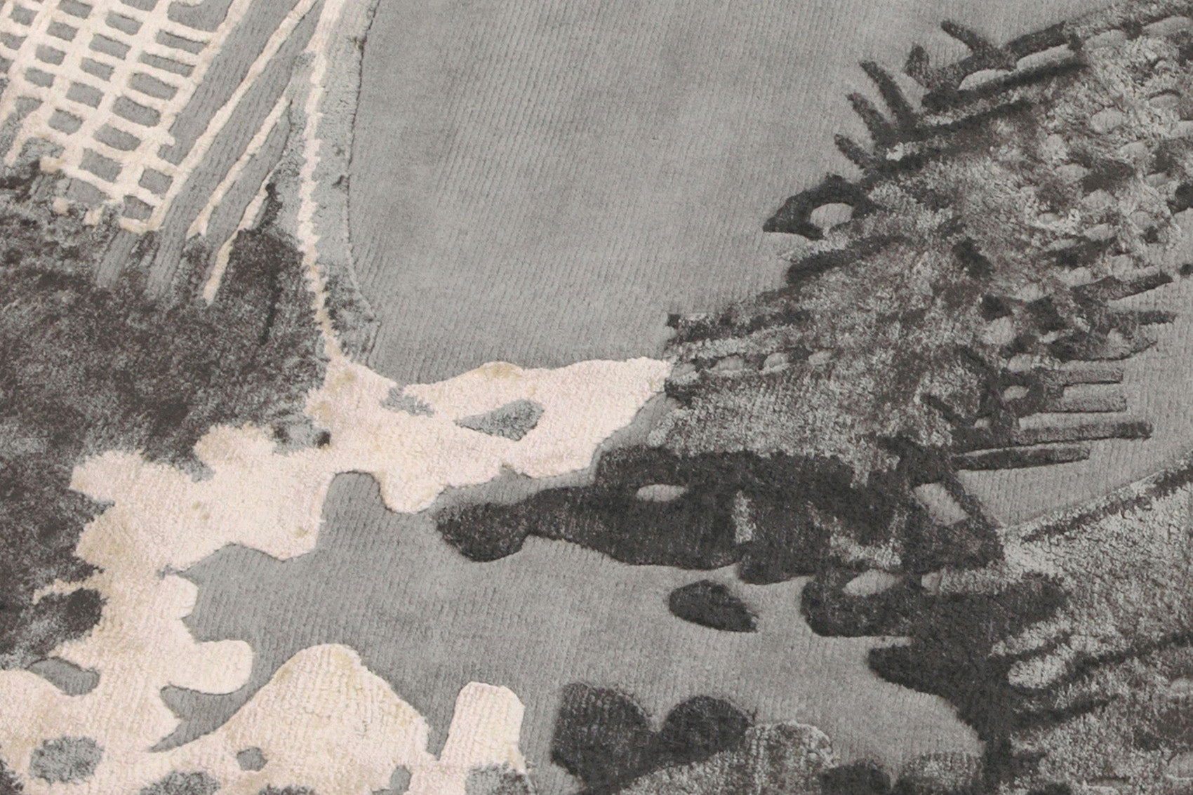 serge-lesage-tapis-anny-tapis-contemporain-fait-main-gris-floral image 3