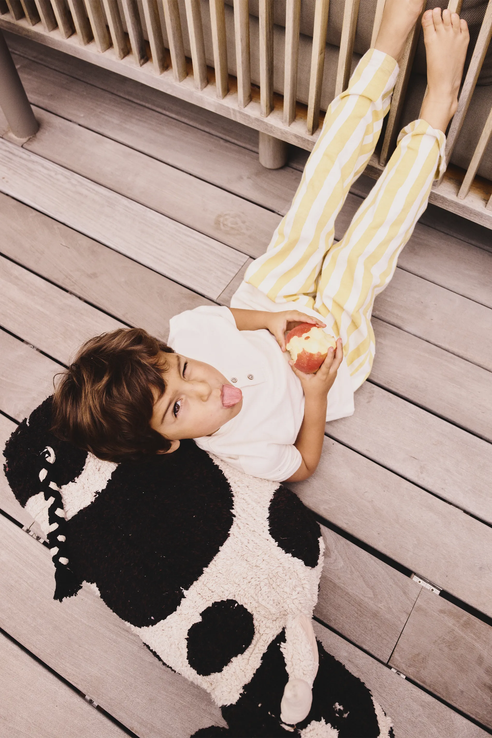 lorena-canals-pouf-lola-the-cow-pouf-enfant-vache image 8