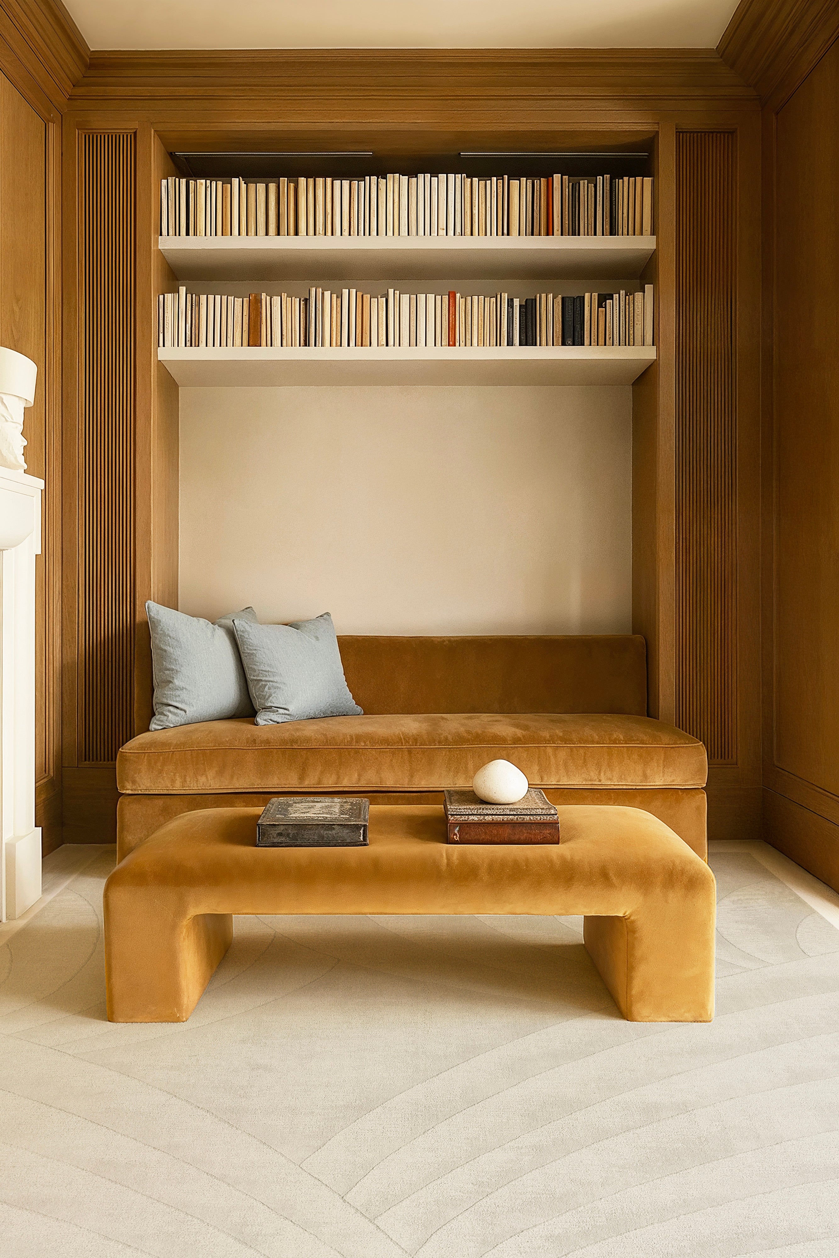 toulemonde-bochart-volute-cru-tapis-blanc-en-laine-boucl-e-tiss-e-main image 3