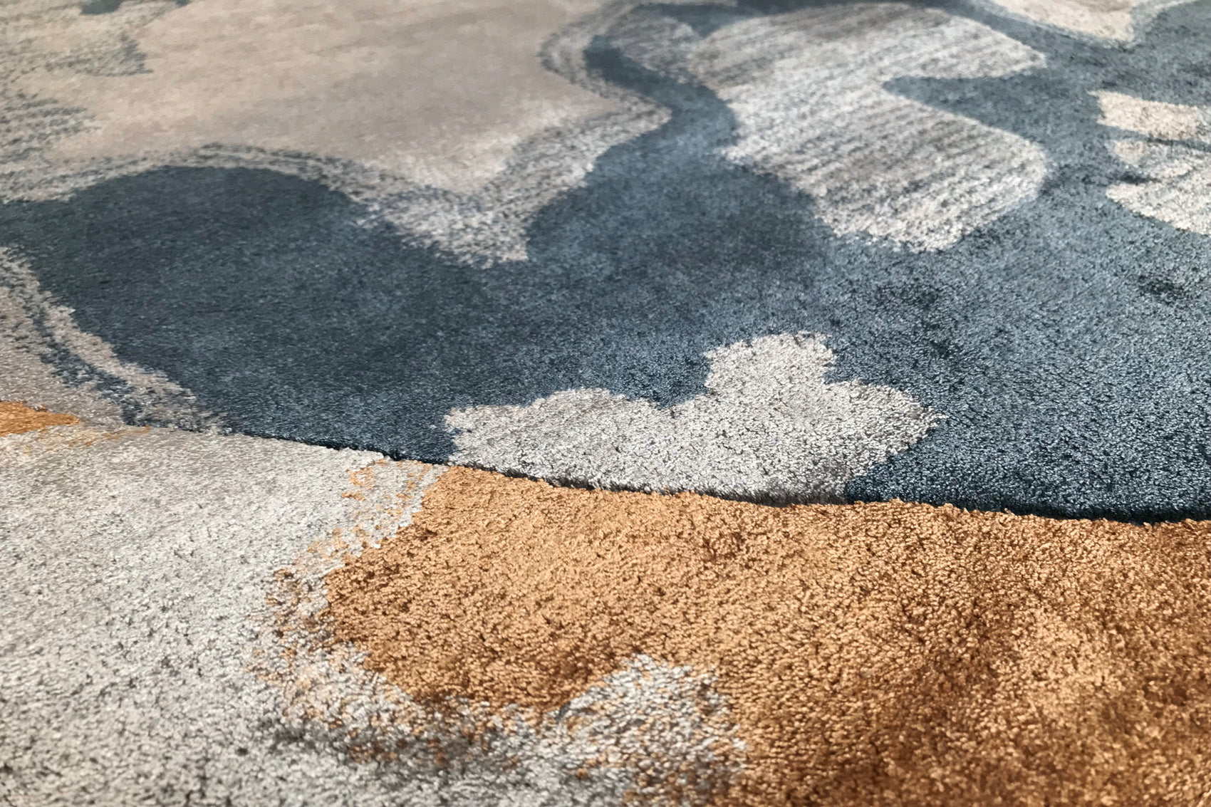 serge-lesage-antoinette-praline-200x300-tapis-contemporain-iconics image 3