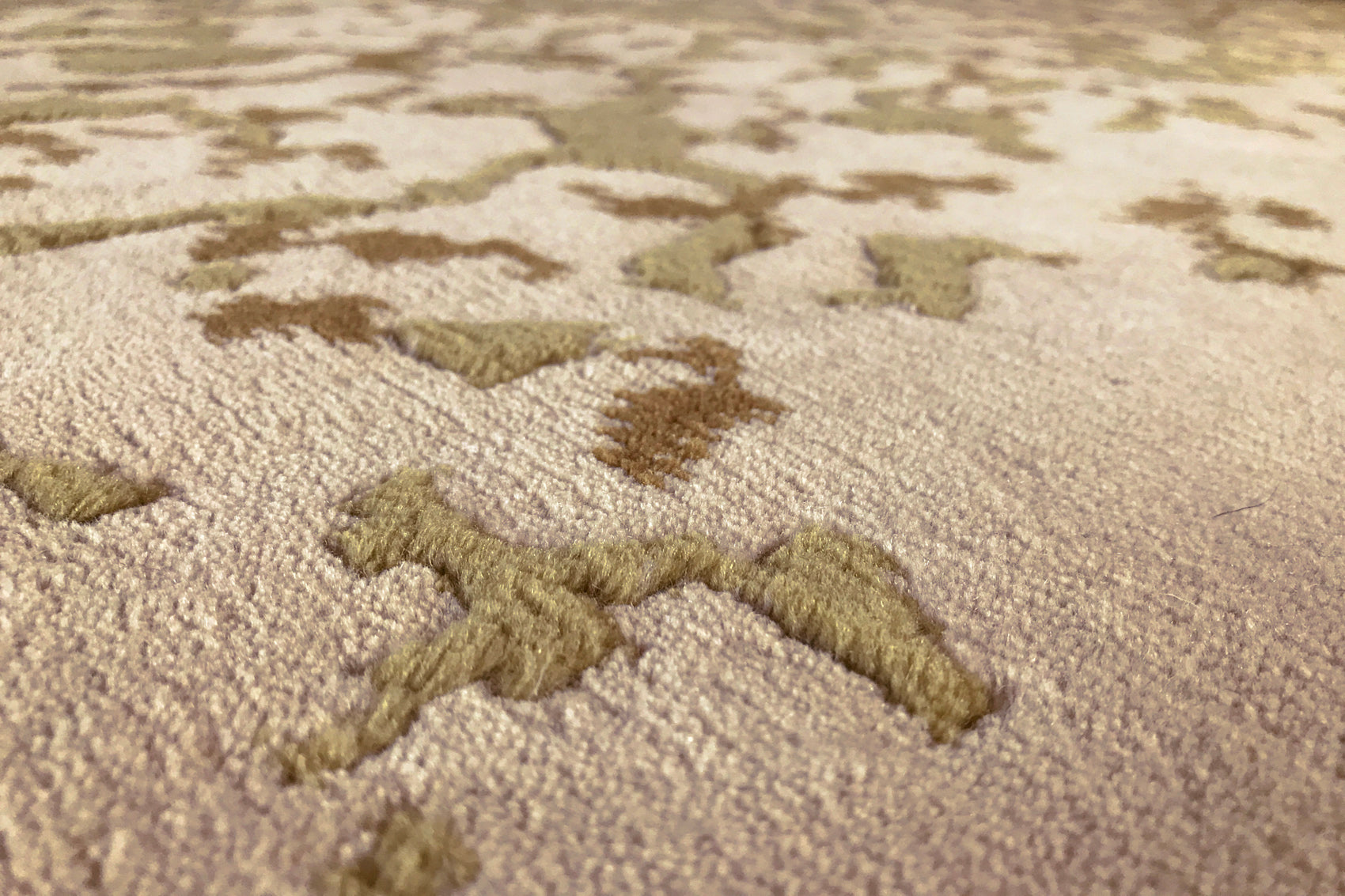 serge-lesage-tapis-molten-rock-h-ritage-tapis-contemporain-fait-main image 3
