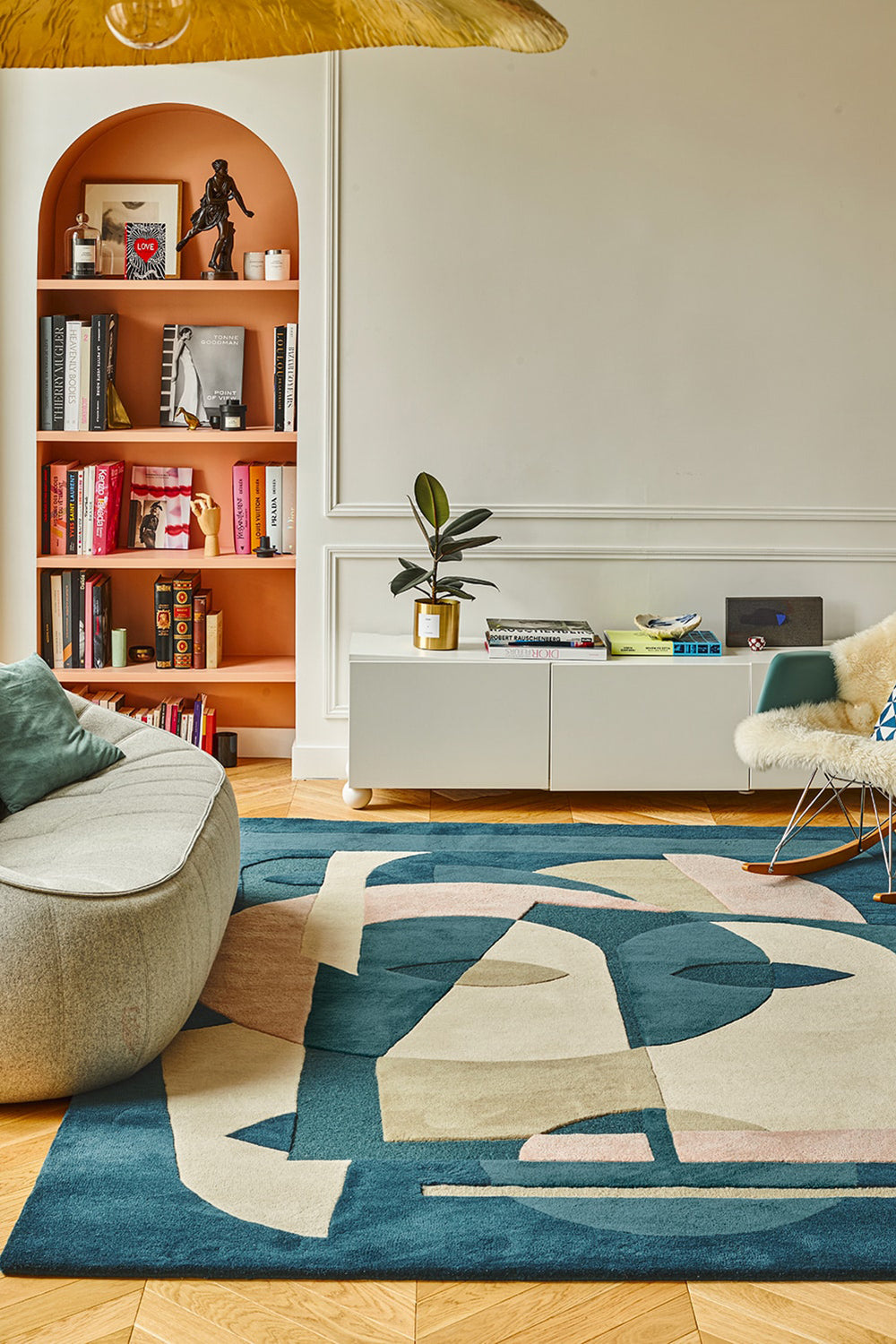 toulemonde-bochart-aduma-nuit-tapis-bleu-tuft-main-florence-bourel image 3