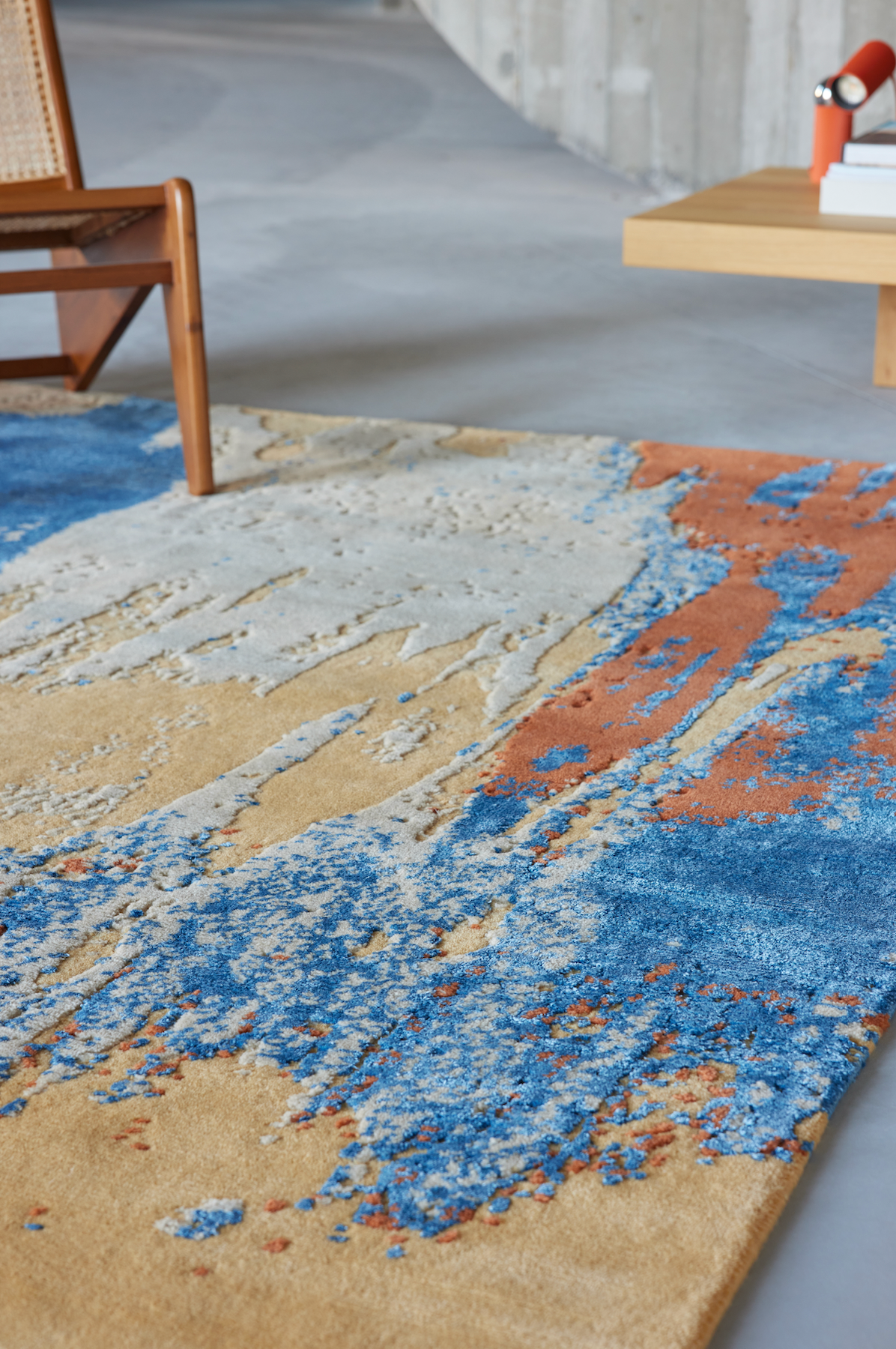 serge-lesage-swan-jaune-soleil-tapis-couleur-vibrante image 3