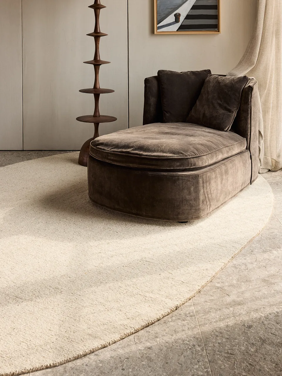 serge-lesage-chalki-beige-tapis-ovale-blanc-collection-cyclades image 1