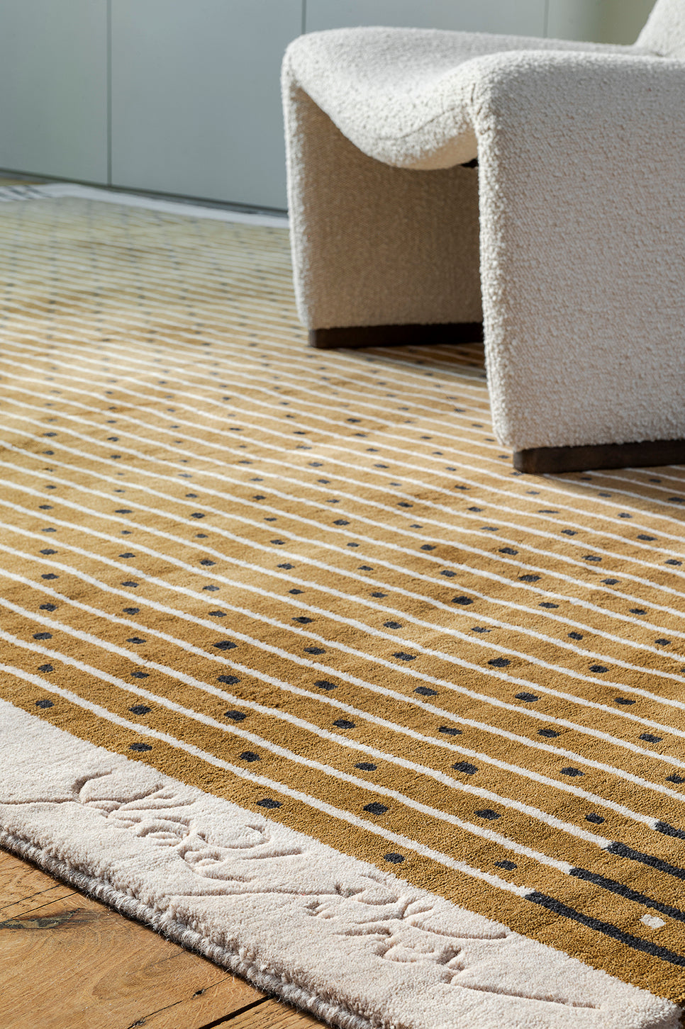 toulemonde-bochart-exclamation-tabac-tapis-brun-laine-andr-e-putman image 4