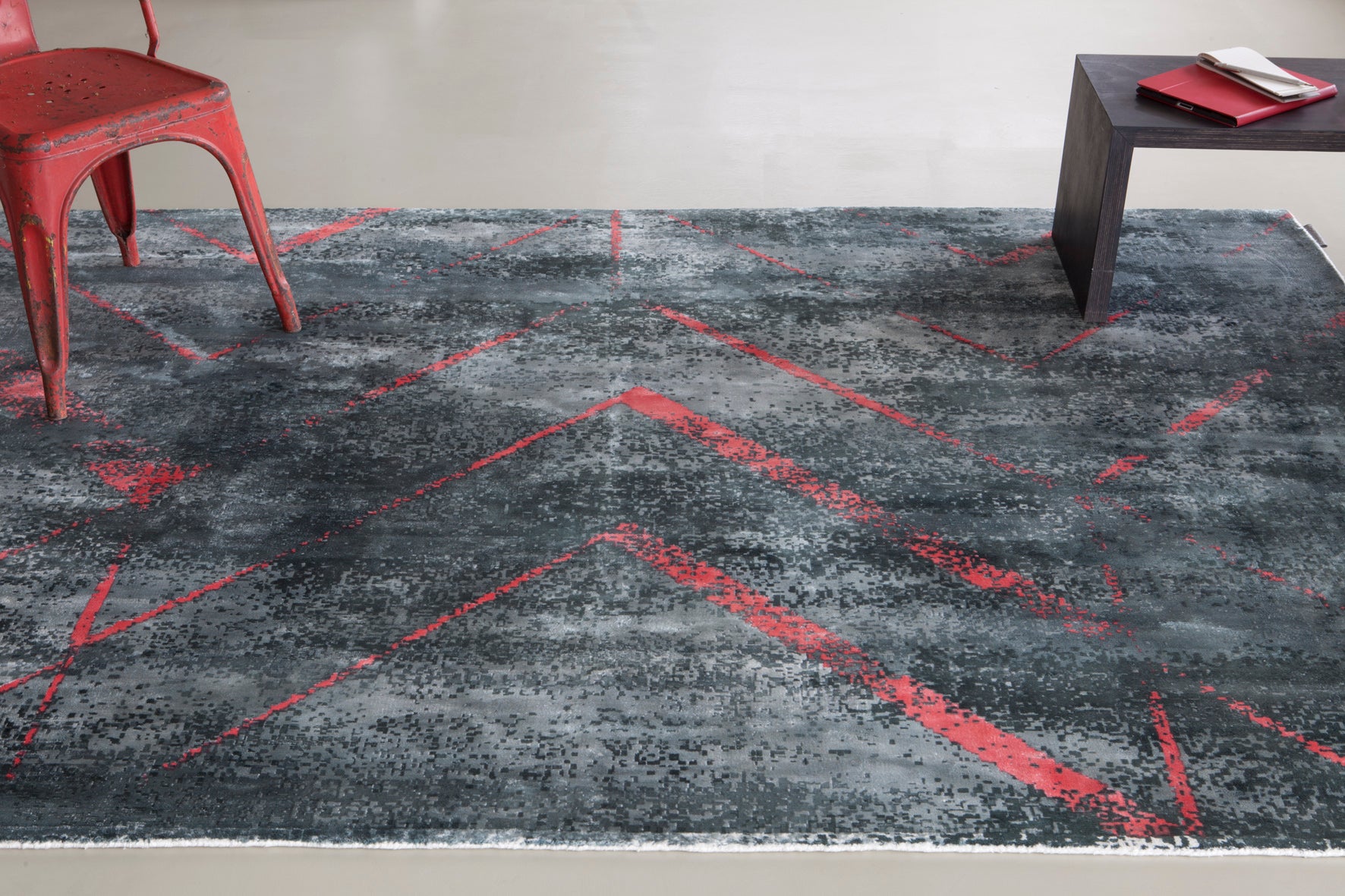 serge-lesage-tapis-stamp-rouge-coquelicots image 3