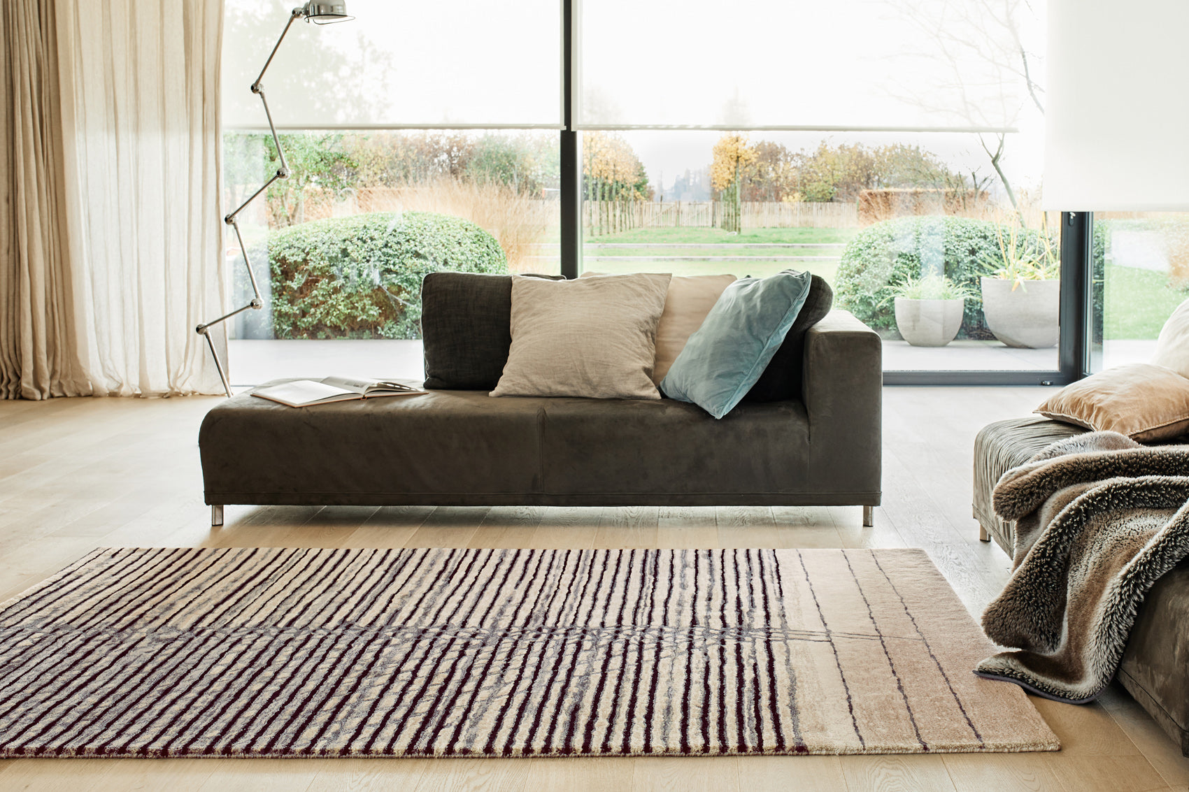 serge-lesage-tapis-pleats-gris-rocaille image 1
