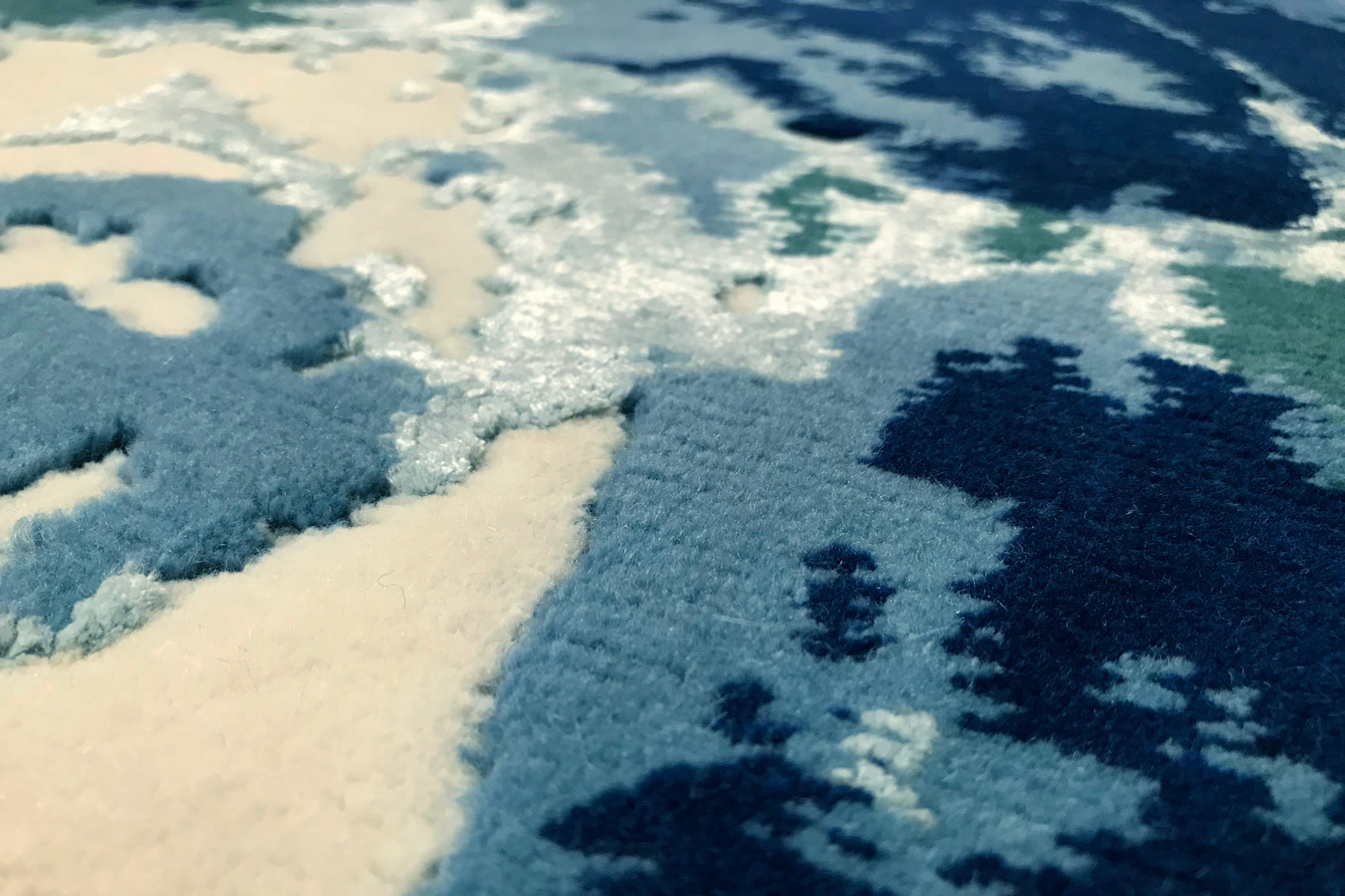 serge-lesage-tapis-ocean-bleu-profond-170x240-tapis-uni-textur image 3