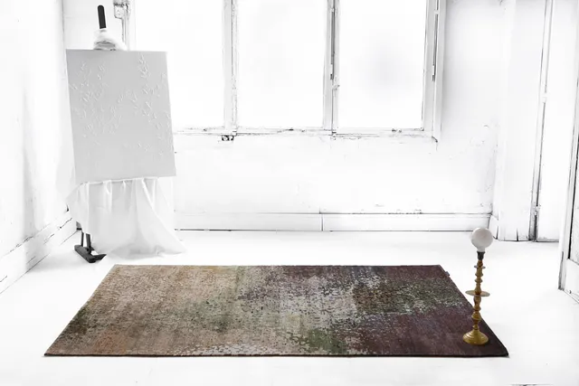 serge-lesage-tapis-ecrin-kaki-soie-v-g-tale-de-bambou image 1