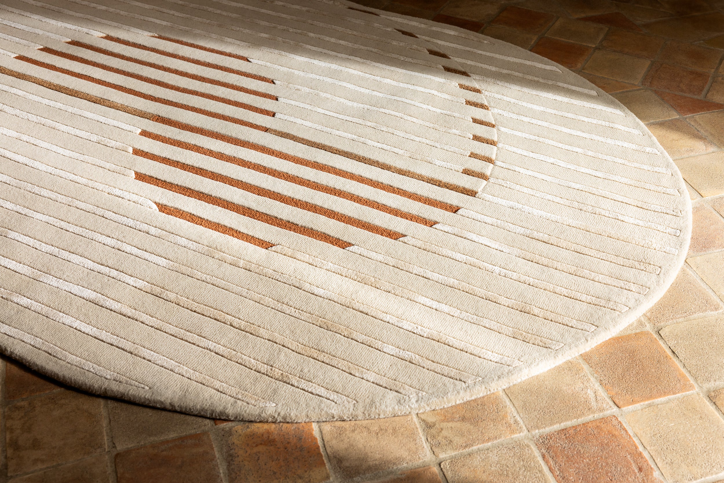 serge-lesage-gozo-chestnut-tapis-contemporain-relief-fait-main image 1