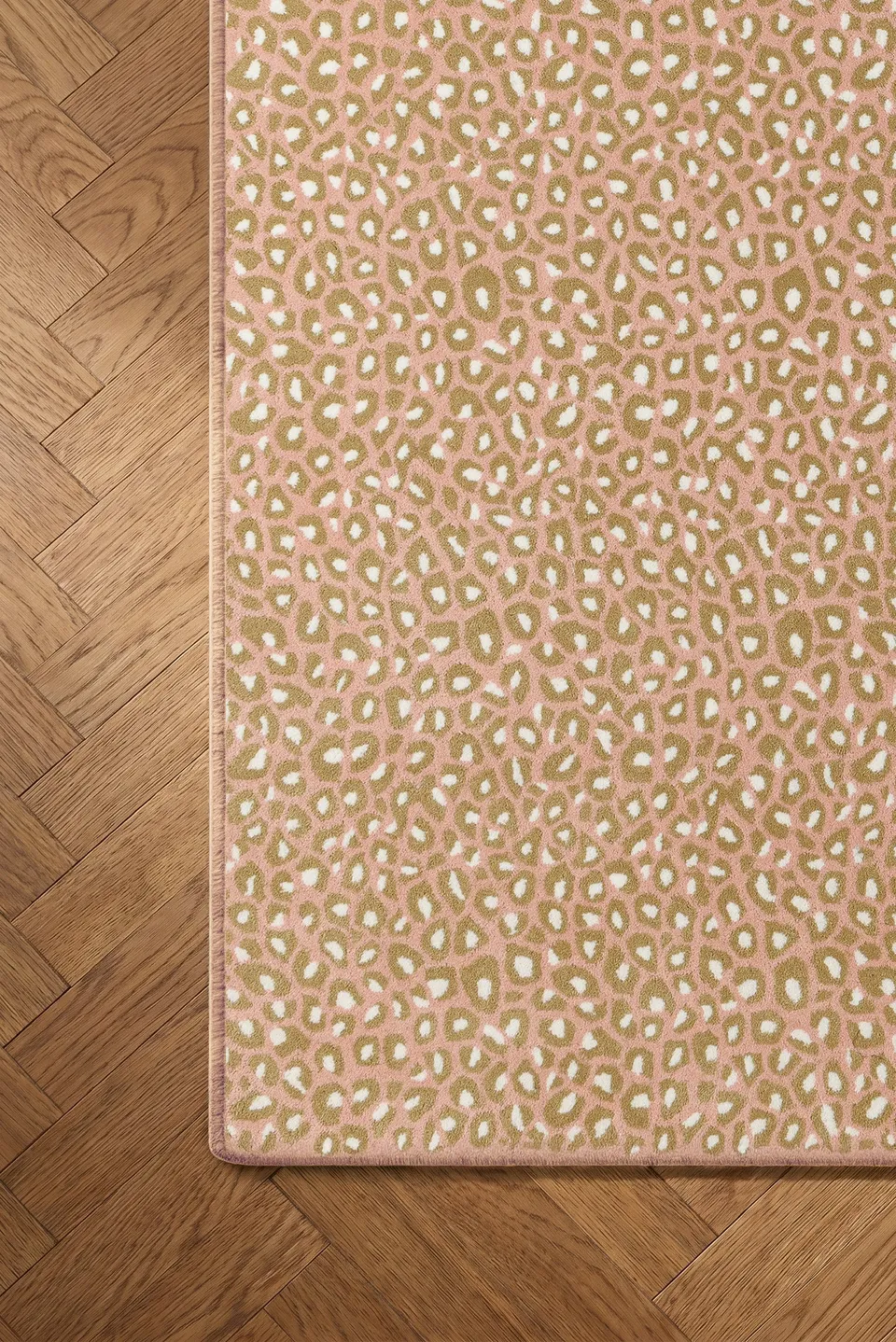 toulemonde-bochart-l-opard-rev-tement-rose-tapis-rose-motif-l-opard image 1
