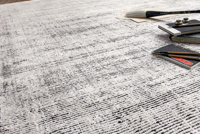 tapis-serge-lesage-sutton-noir-et-blanc-laine-et-soie-ray image 1
