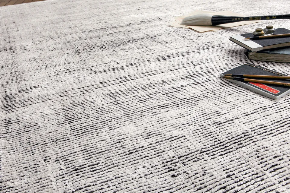 tapis-serge-lesage-sutton-noir-et-blanc-laine-et-soie-ray image 1