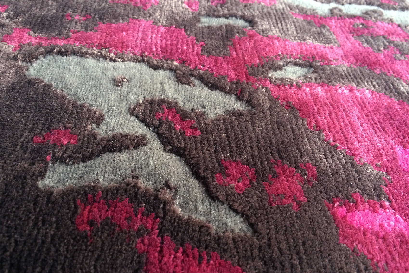 serge-lesage-grass-rose-fuchsia-tapis-laine-et-soie-v-g-tale image 3