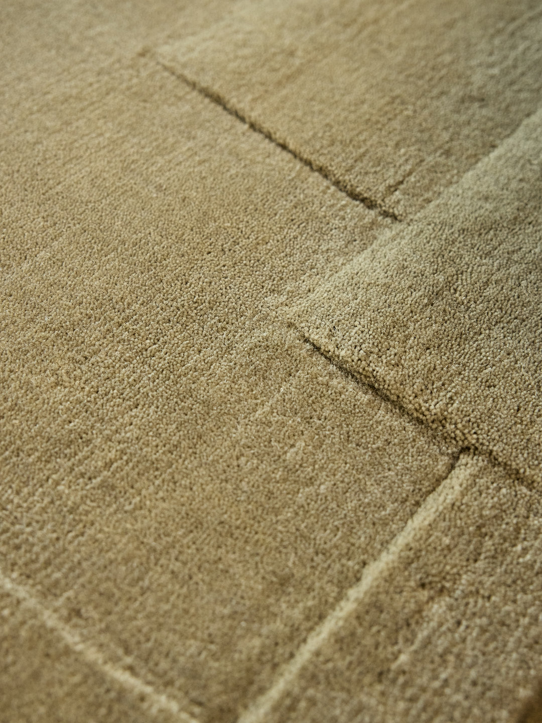 serge-lesage-bref-kaki-tapis-contemporain-graphique-uni image 3