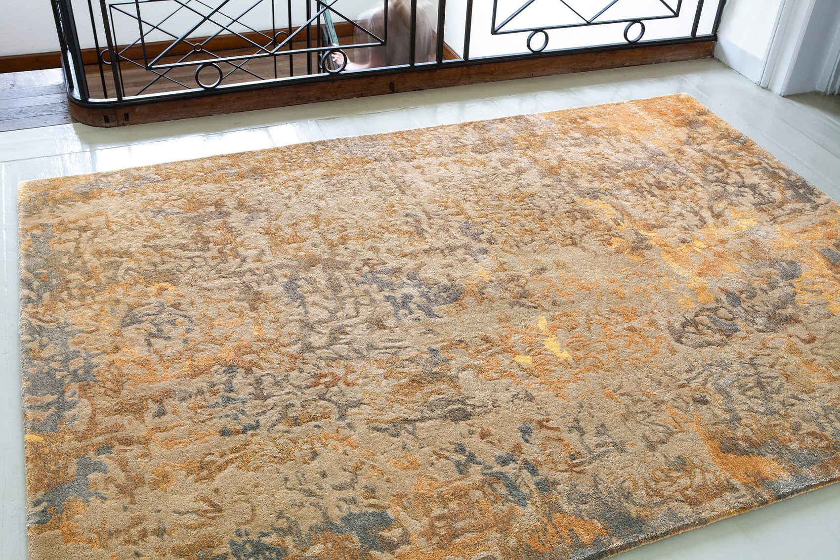 tapis-serge-lesage-bark-beige-poudr-tapis-contemporain-pigments-cuivr-s image 1