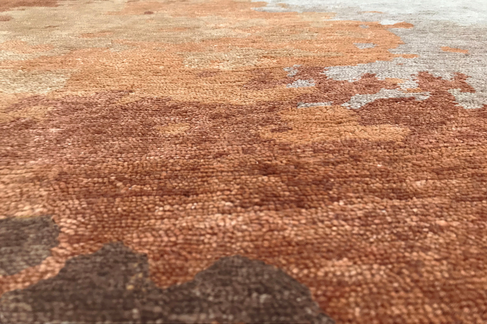 serge-lesage-tapis-granitee-cuir-fauve-tapis-contemporain-seventies image 3