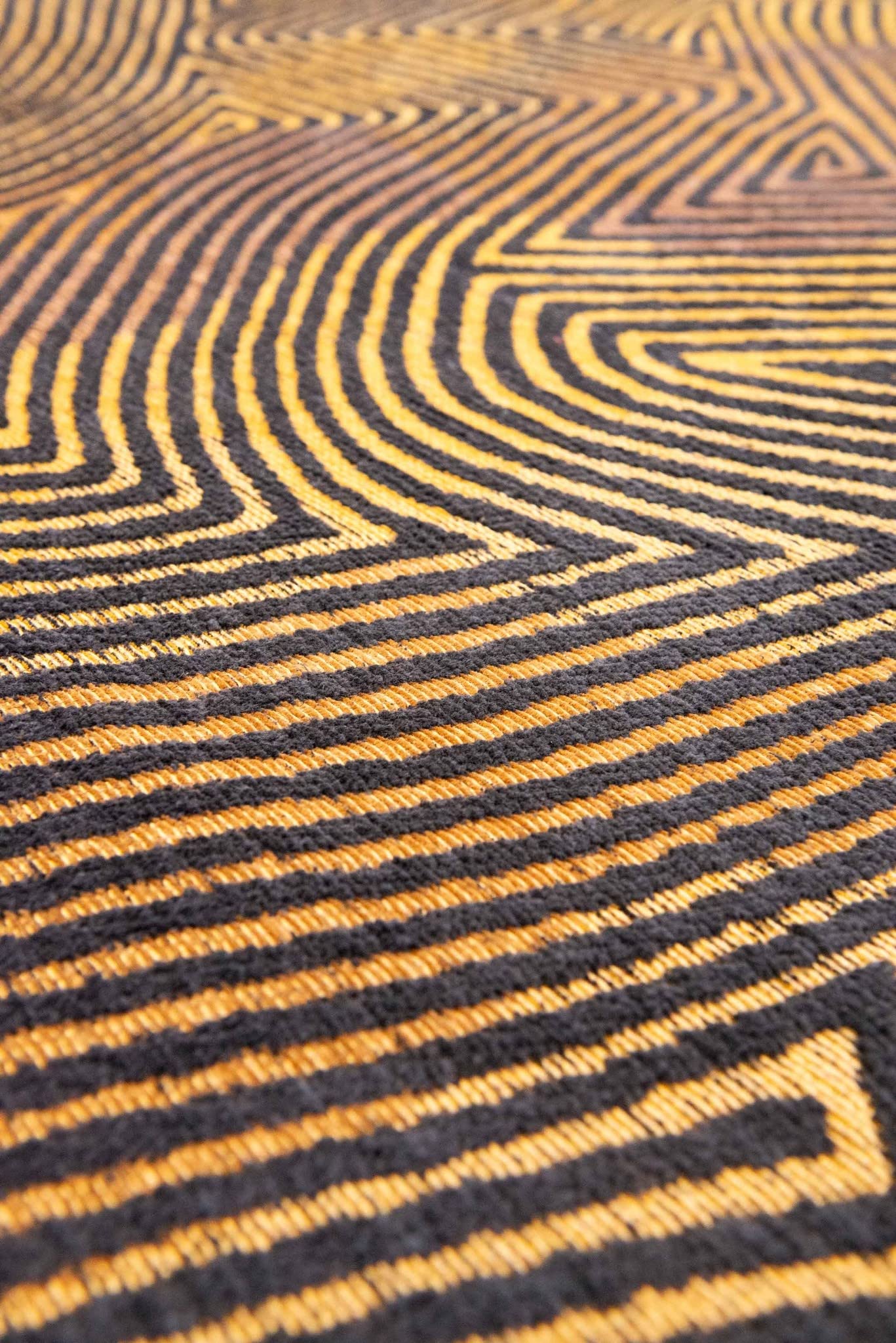 louis-de-poortere-coral-meditation-tapis-structur-170-x-240-cm-or-noir image 8