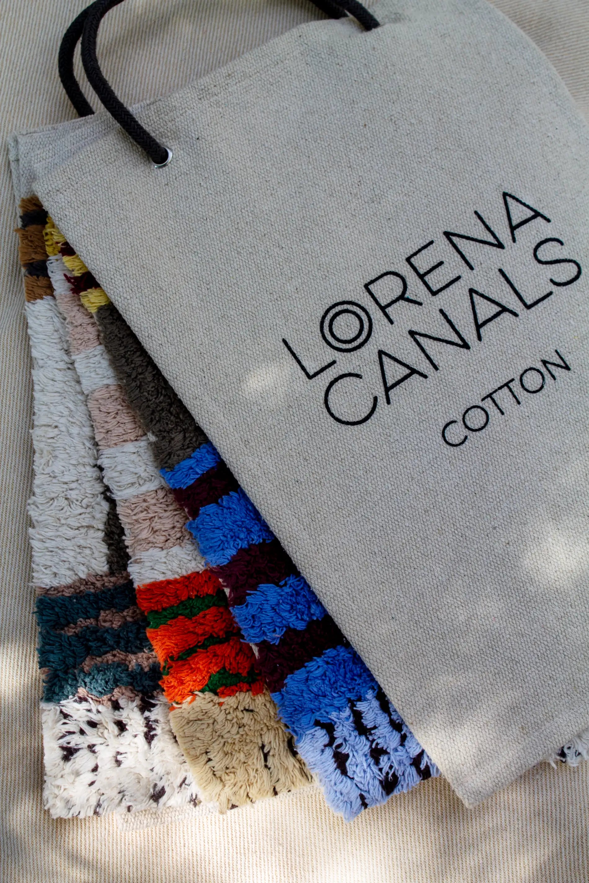 lorena-canals-livre-d-chantillons-color-on image 1
