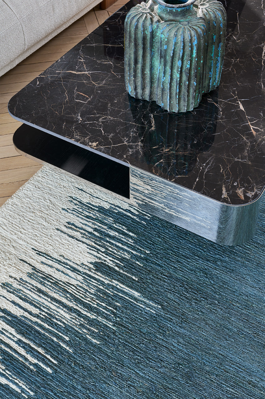 toulemonde-bochart-saona-bleu-tapis-bleu-profond-organique image 4