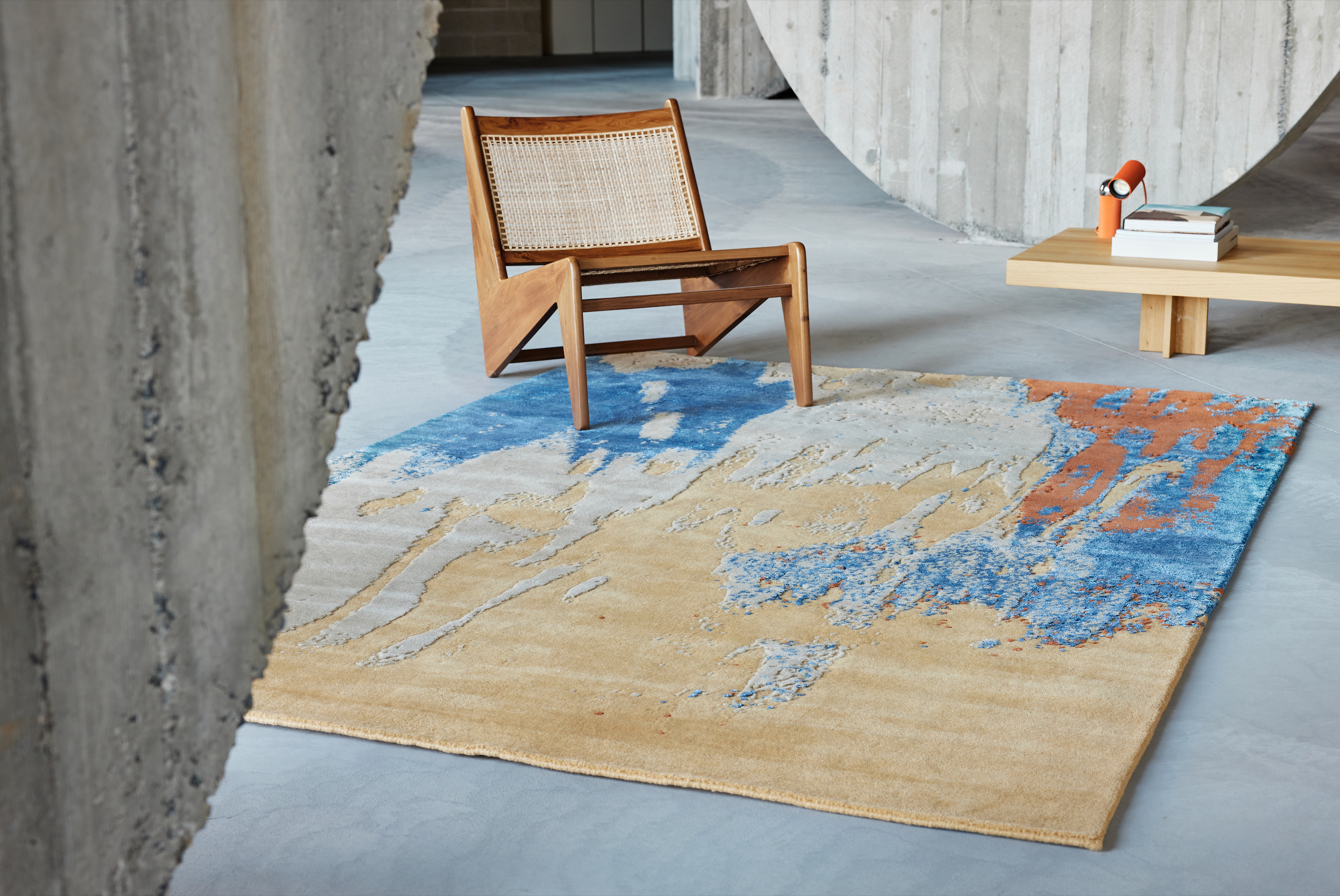 serge-lesage-swan-jaune-soleil-tapis-couleur-vibrante image 1