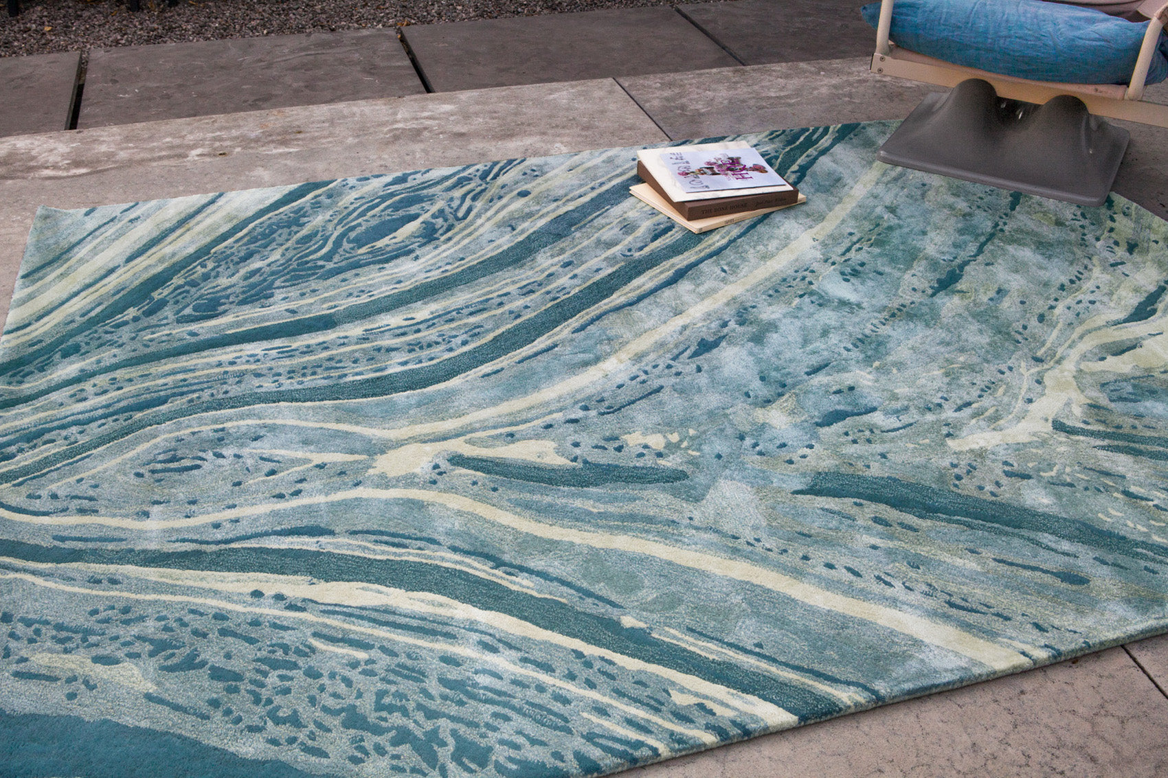 serge-lesage-tapis-exclusive-bleu-blanc-marbr-sur-mesure image 1